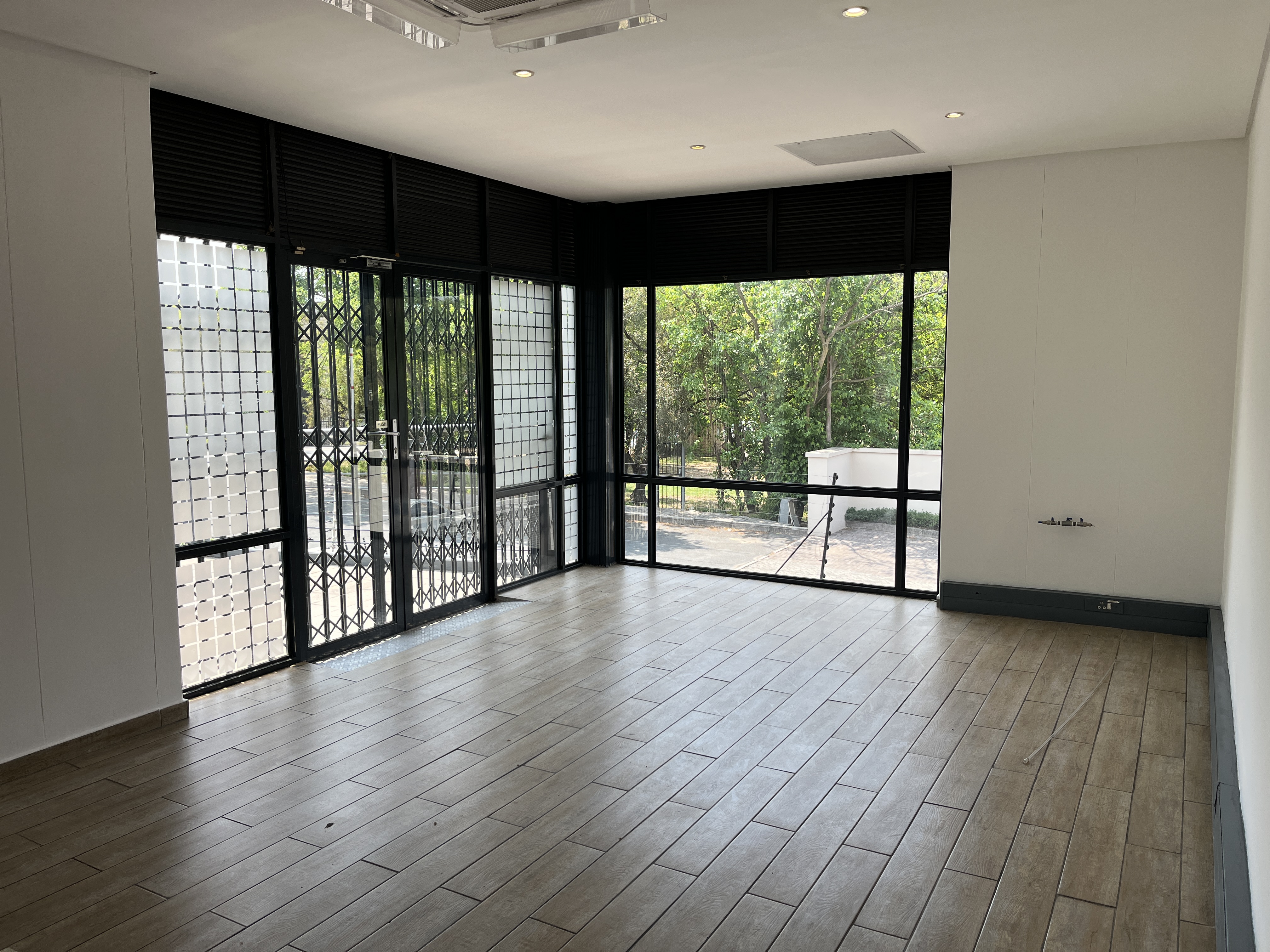 1 236m² Office Space to rent at DHL Building in Lyme Park