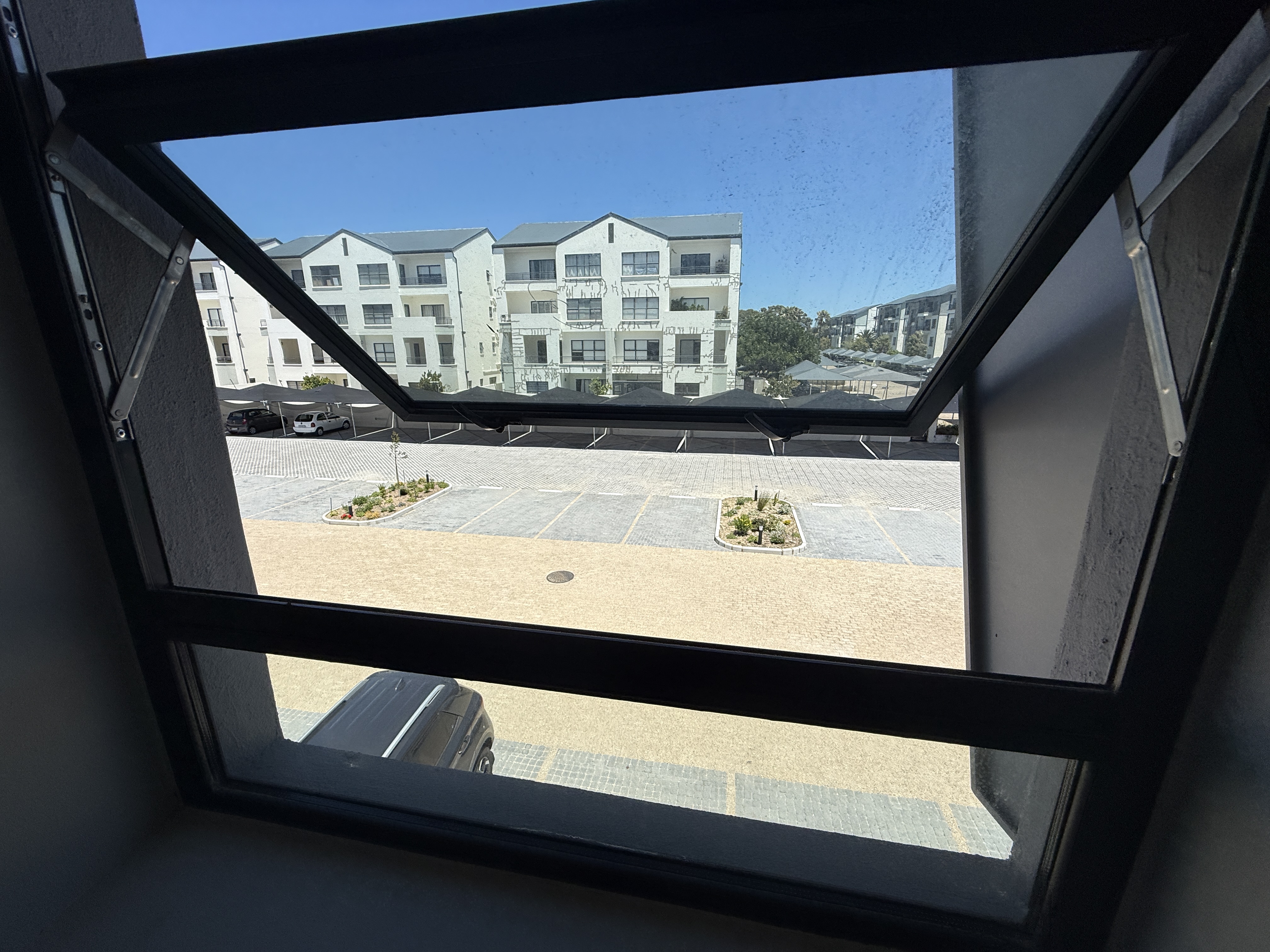 92m² Office Space to rent at Halo Medical Suites Paardevlei in Paardevlei
