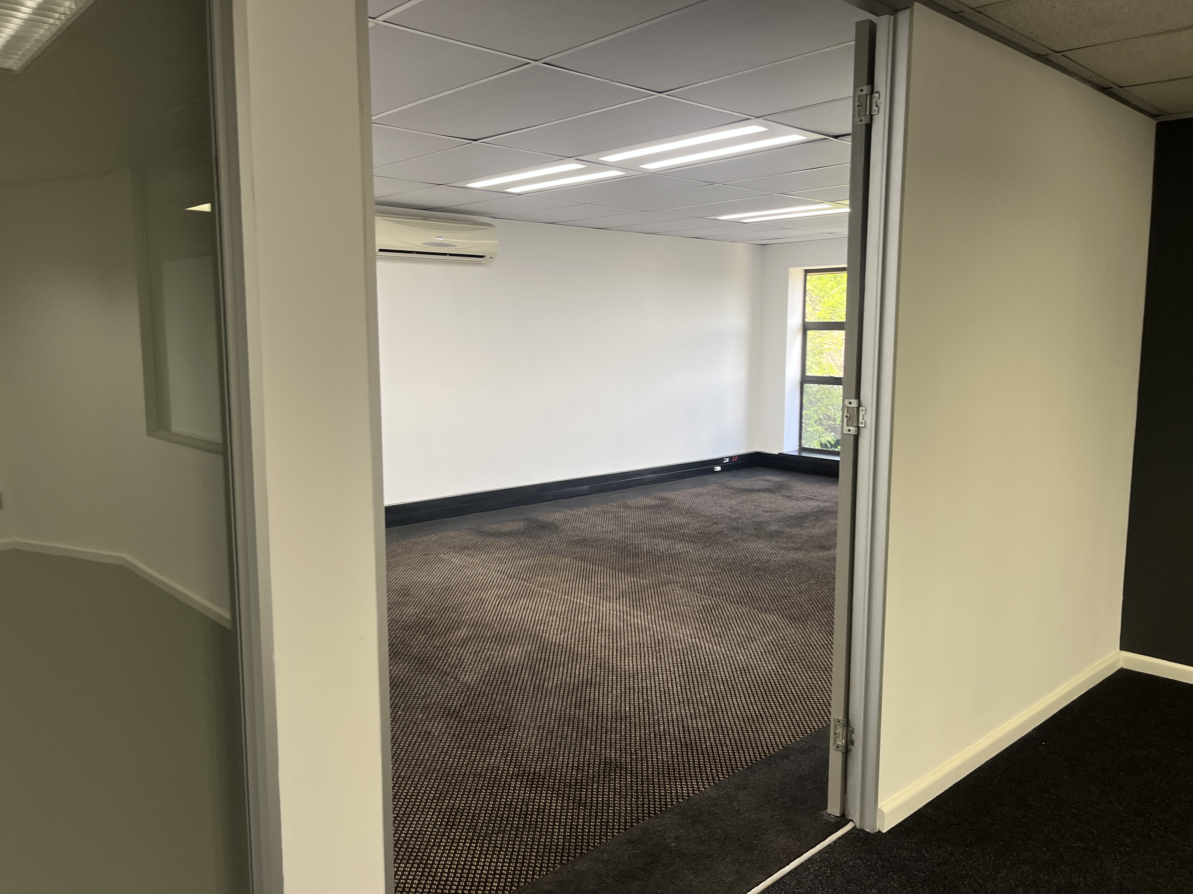 400m² Office Space to rent at Hurlingham Office Park in Hurlingham