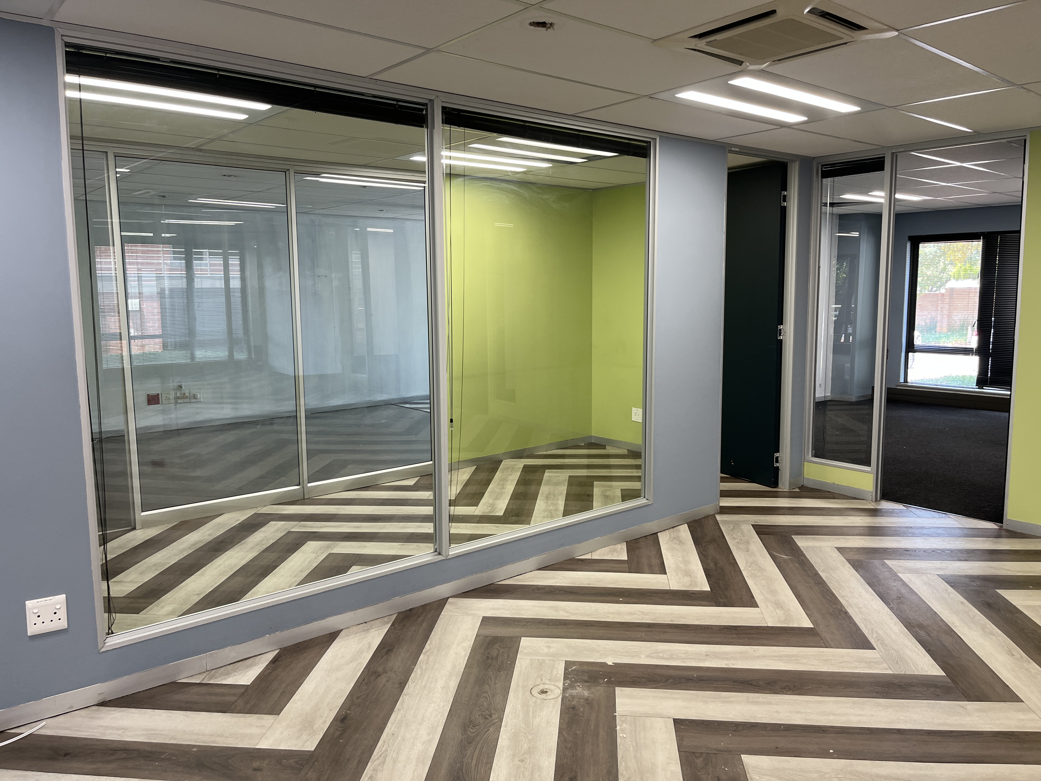 345m² Office Space to rent at Little Fourways Office Park in Magaliessig