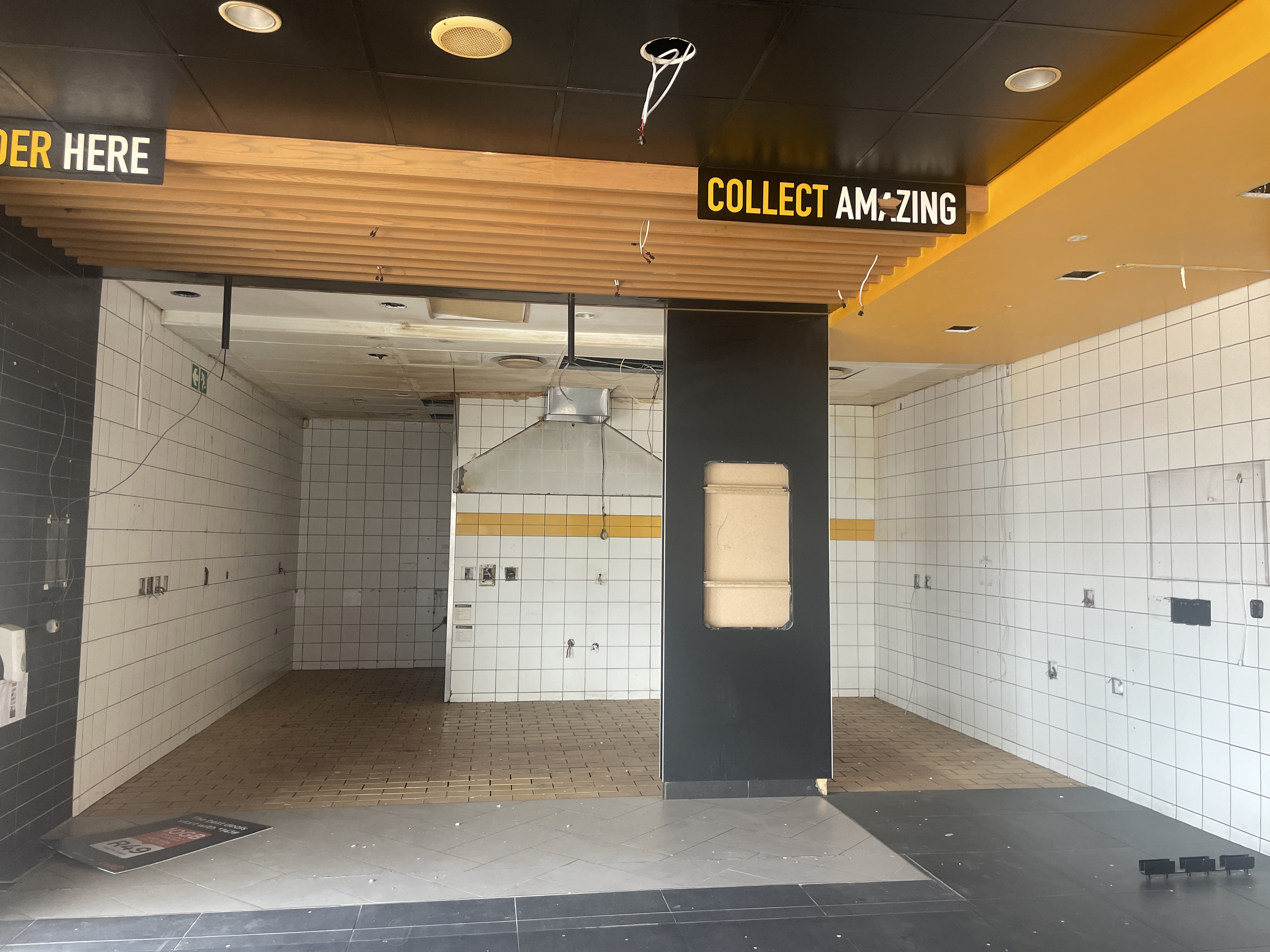 160m² Retail Shops to rent at Royker Centre in Athlone