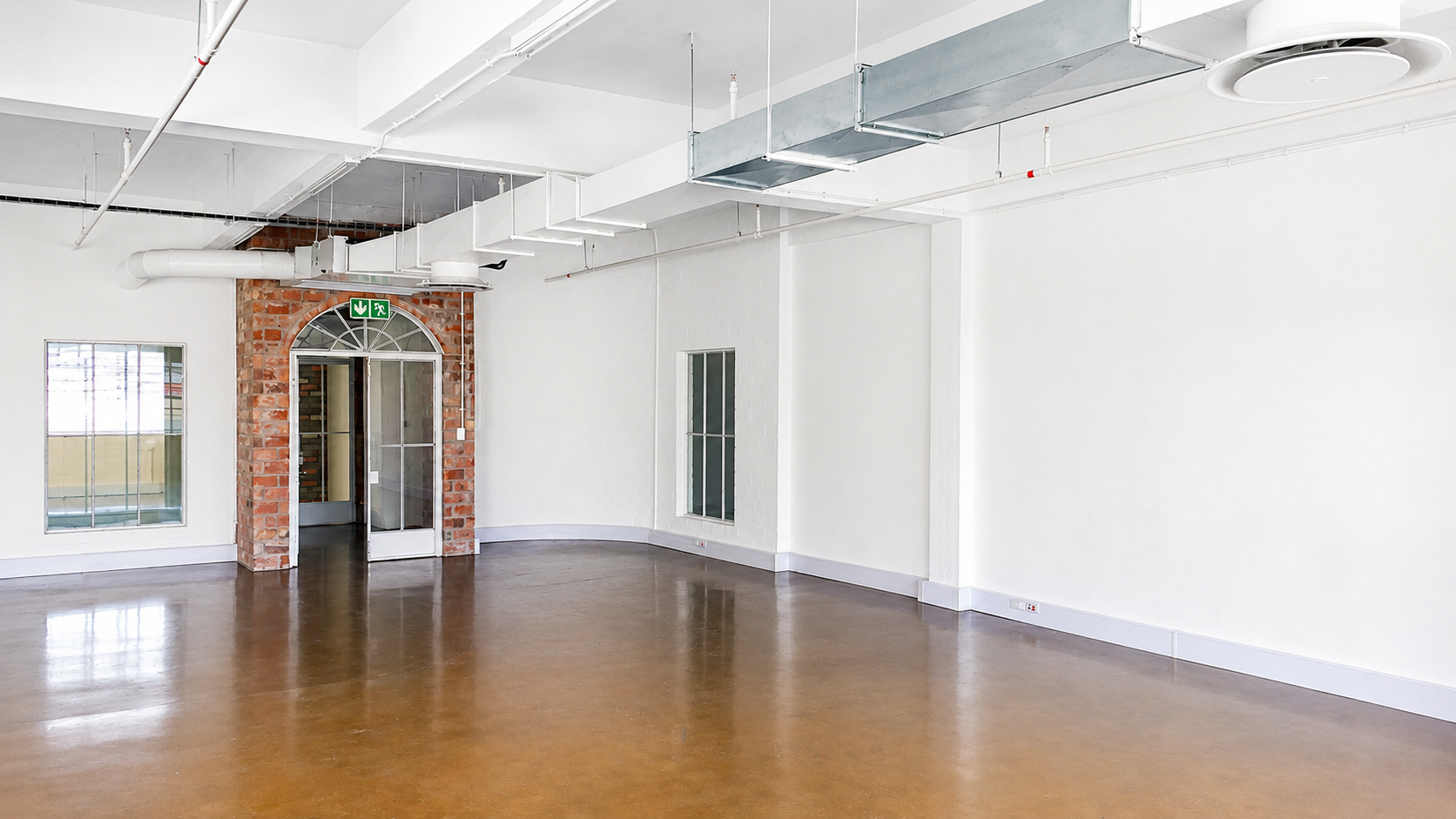 108m² Office Space to rent at Woodland House in Woodstock