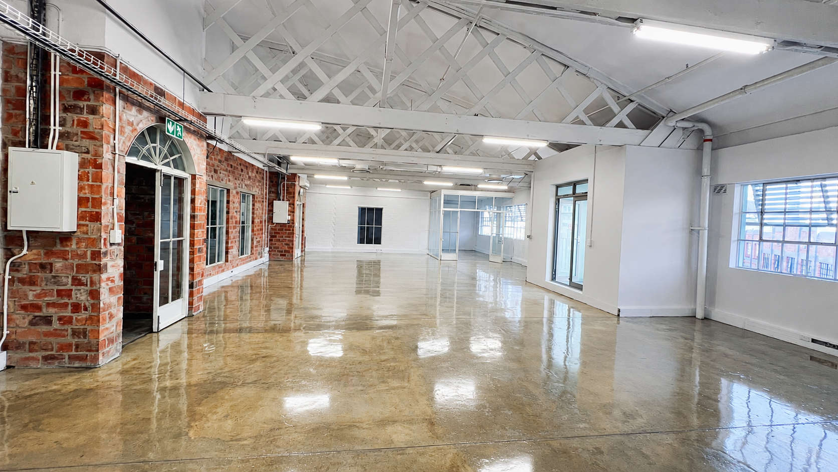 164m² Office Space to rent at Woodland House in Woodstock