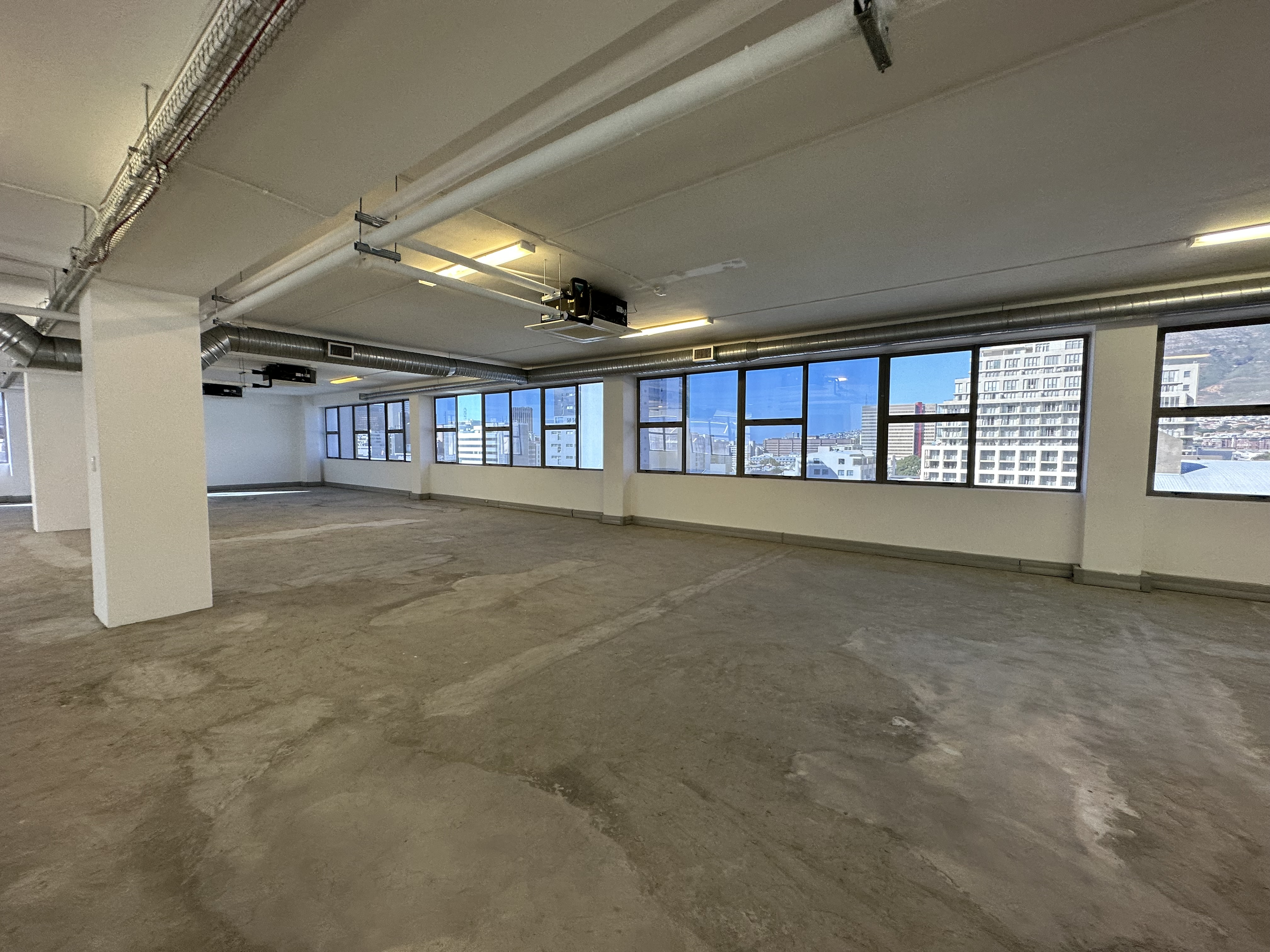 869m² Office Space to rent at Buitengracht Centre in Cape Town CBD