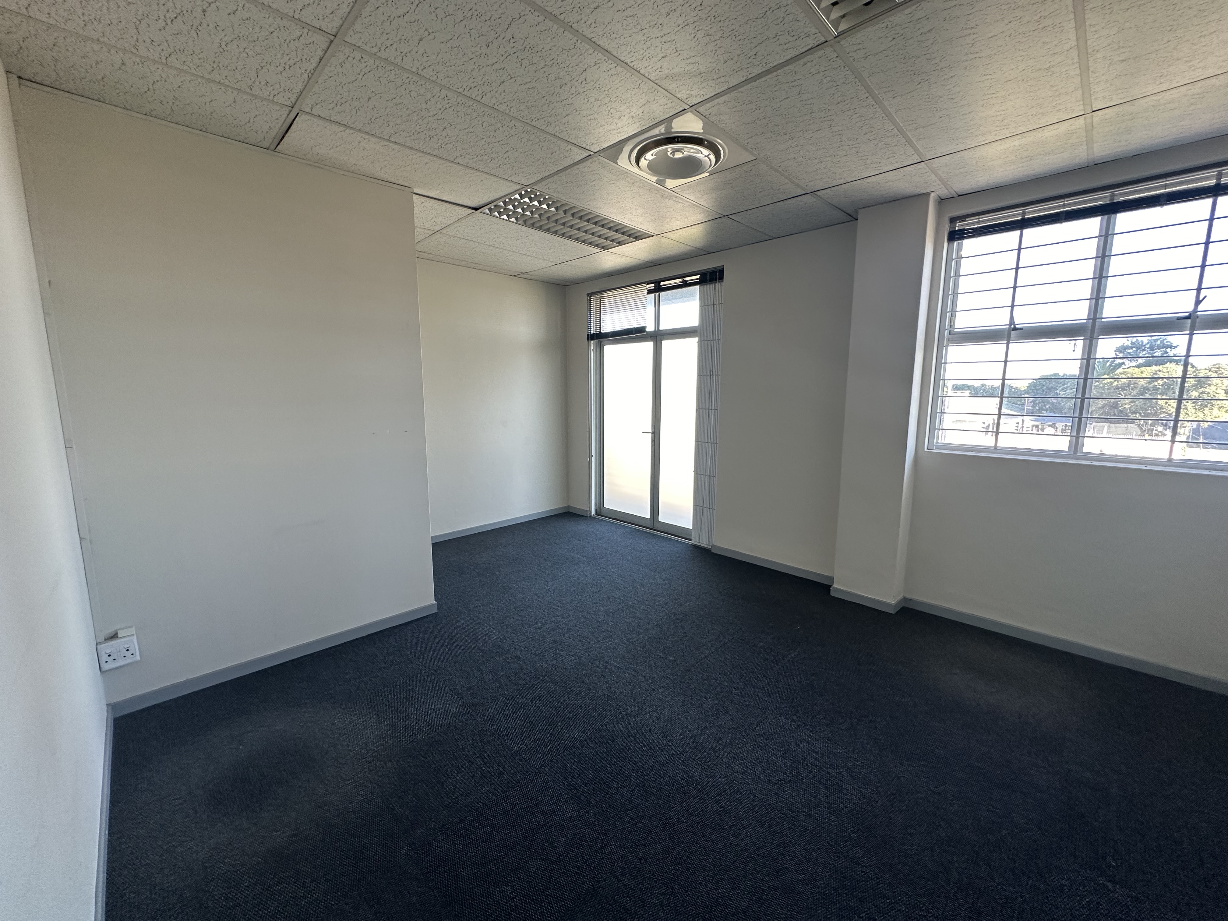 150m² Office Space to rent at Frazzitta Business Park - Milnerton in Marconi Beam