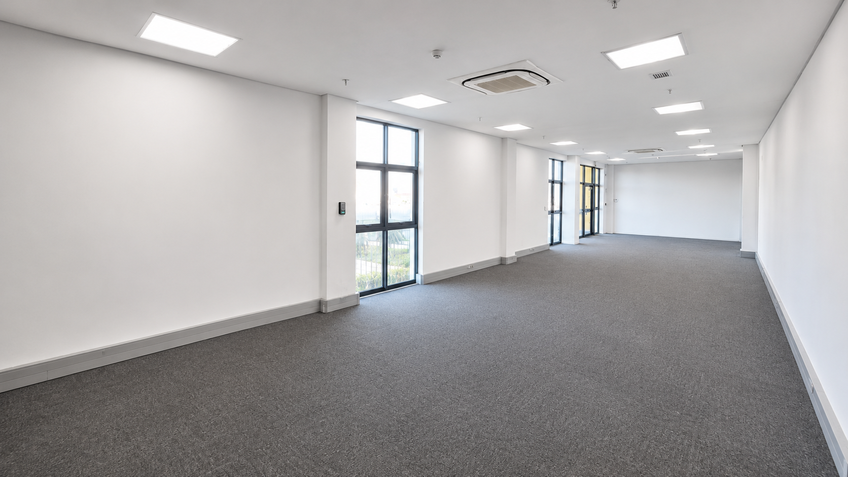 3 213m² Warehouse to rent at Golf Air Park Phase 2 in Airport Industria