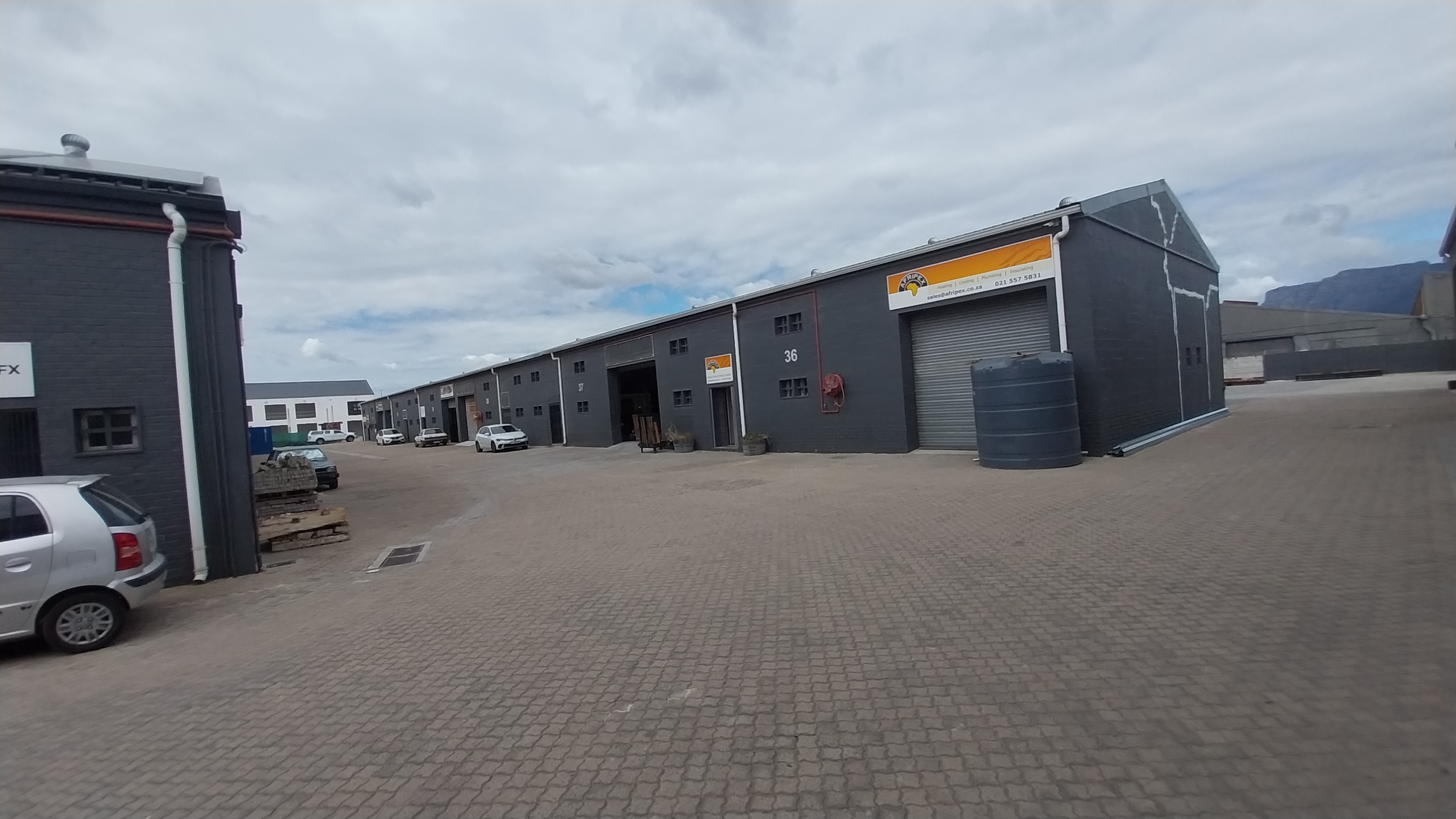Warehouse to rent at Gunners Factory Park in Epping Industrial