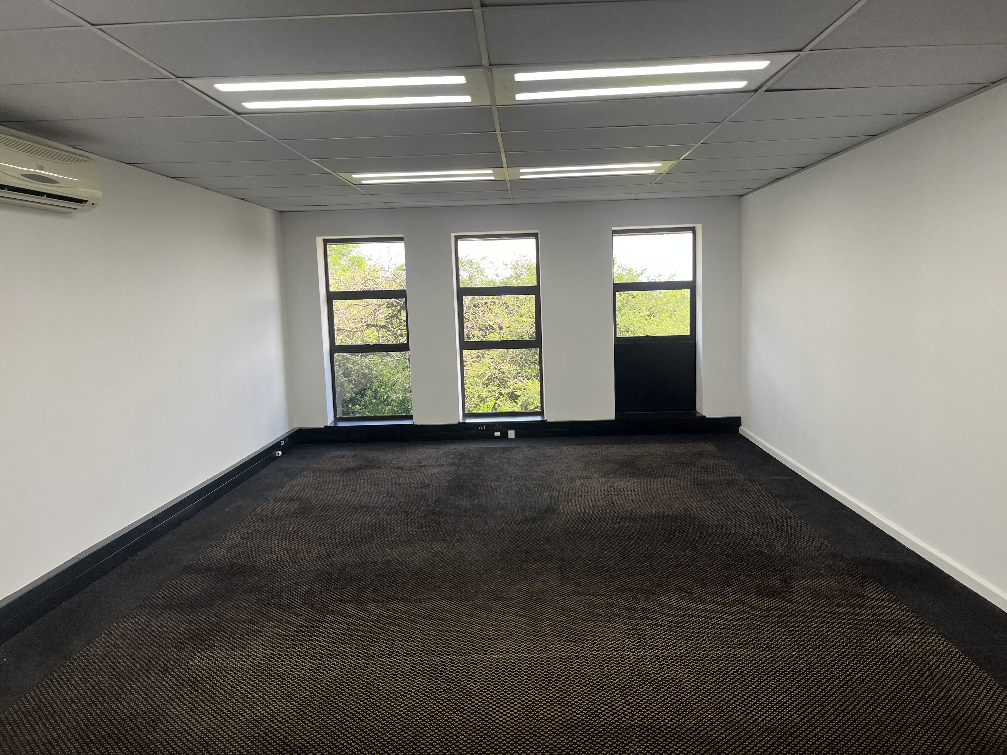 400m² Office Space to rent at Hurlingham Office Park in Hurlingham