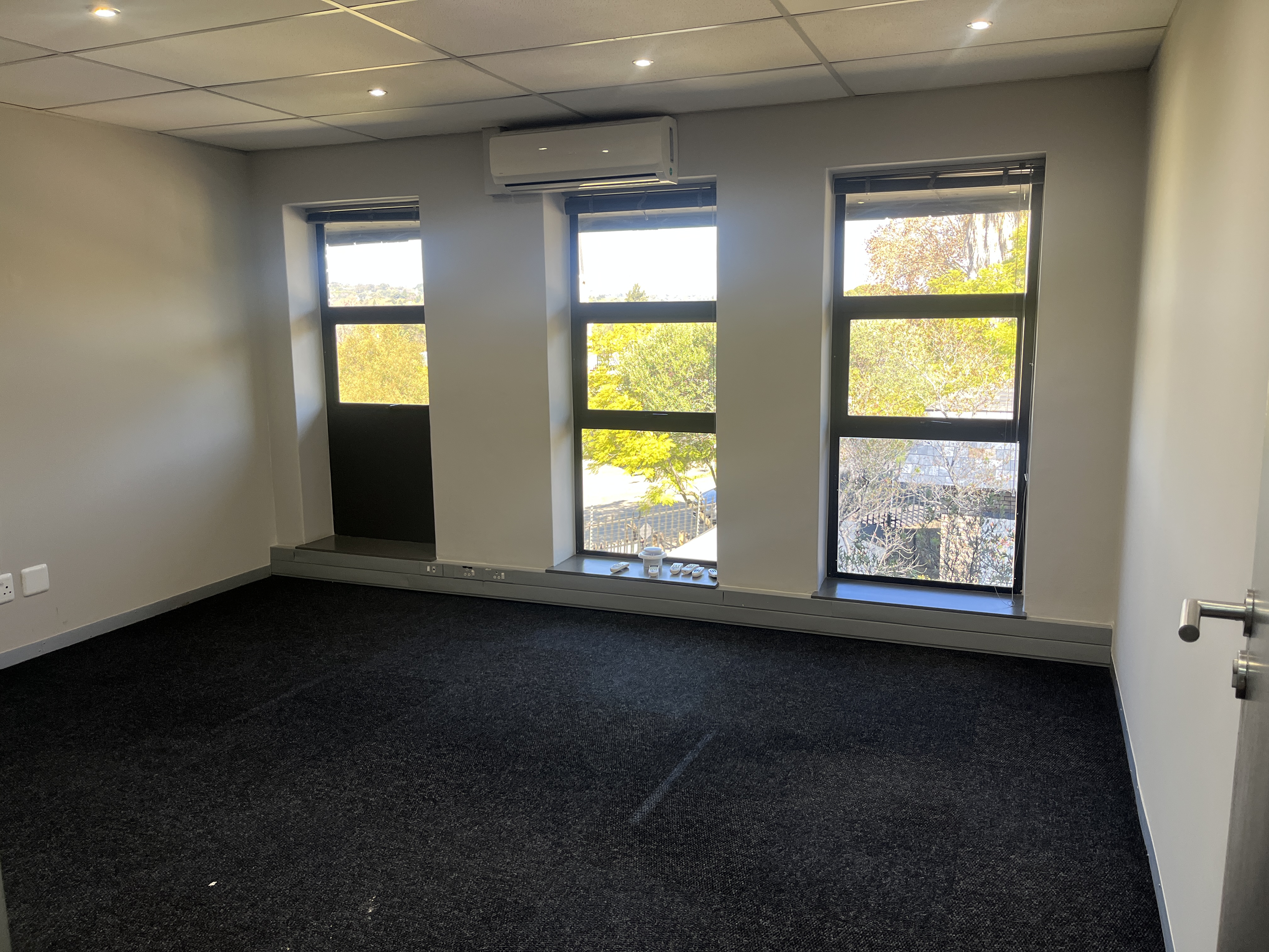 132m² Office Space to rent at Hurlingham Office Park in Hurlingham