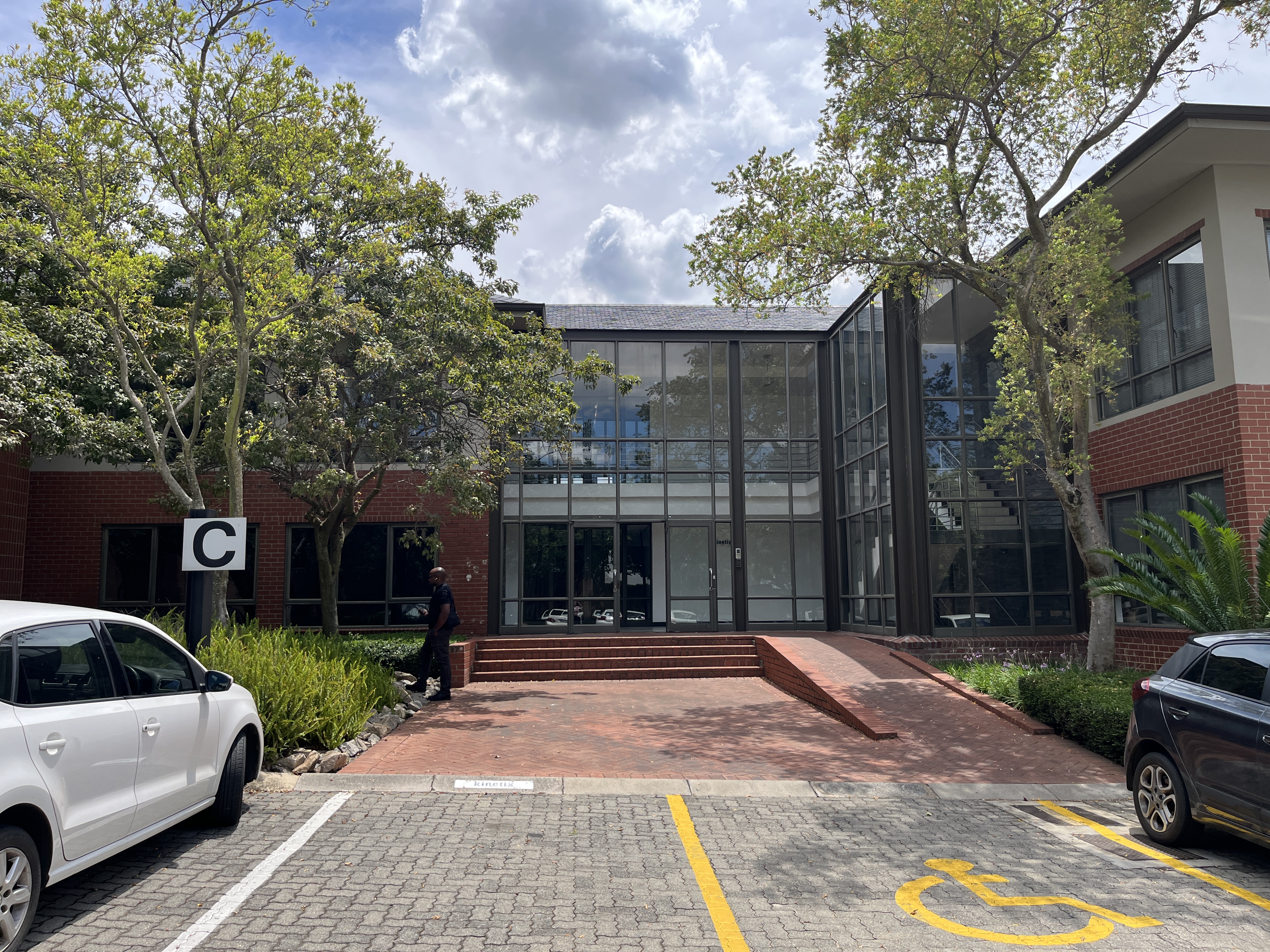 Office Space to rent at Little Fourways Office Park in Magaliessig