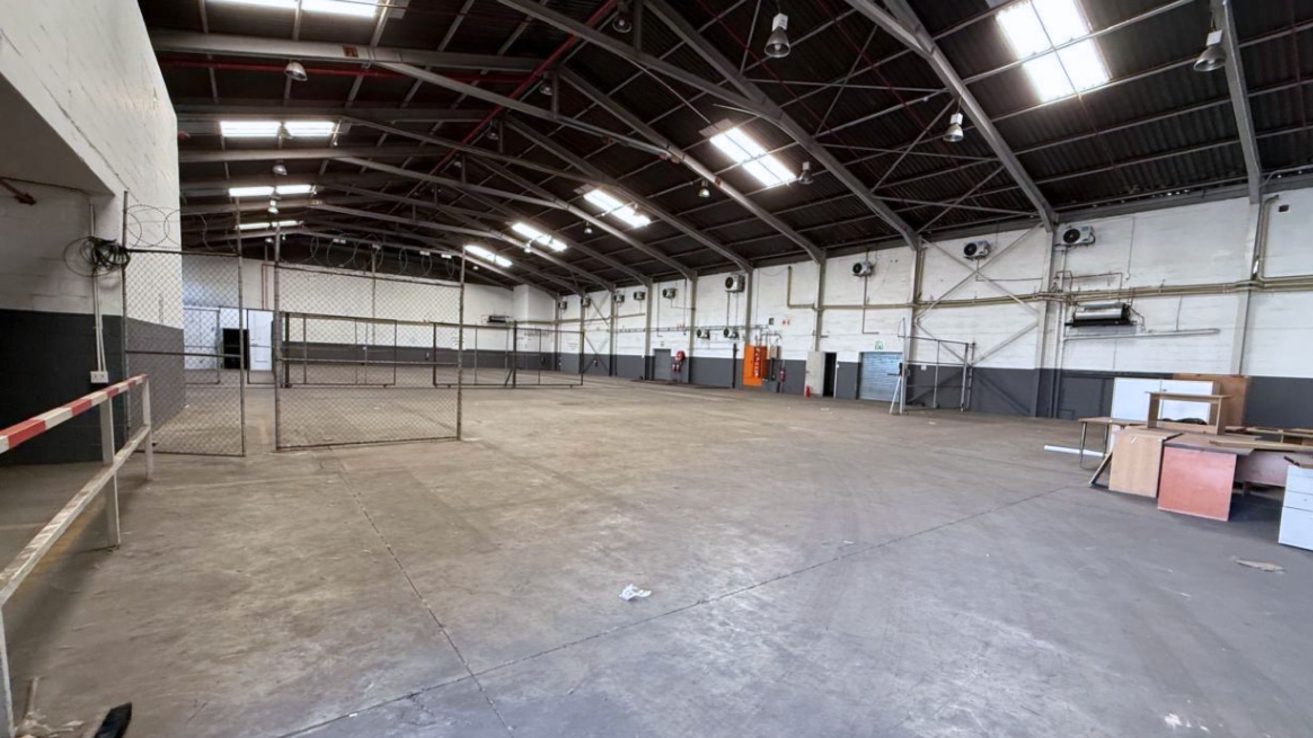 Warehouse to rent at 115 Manhattan Street in Airport Industria