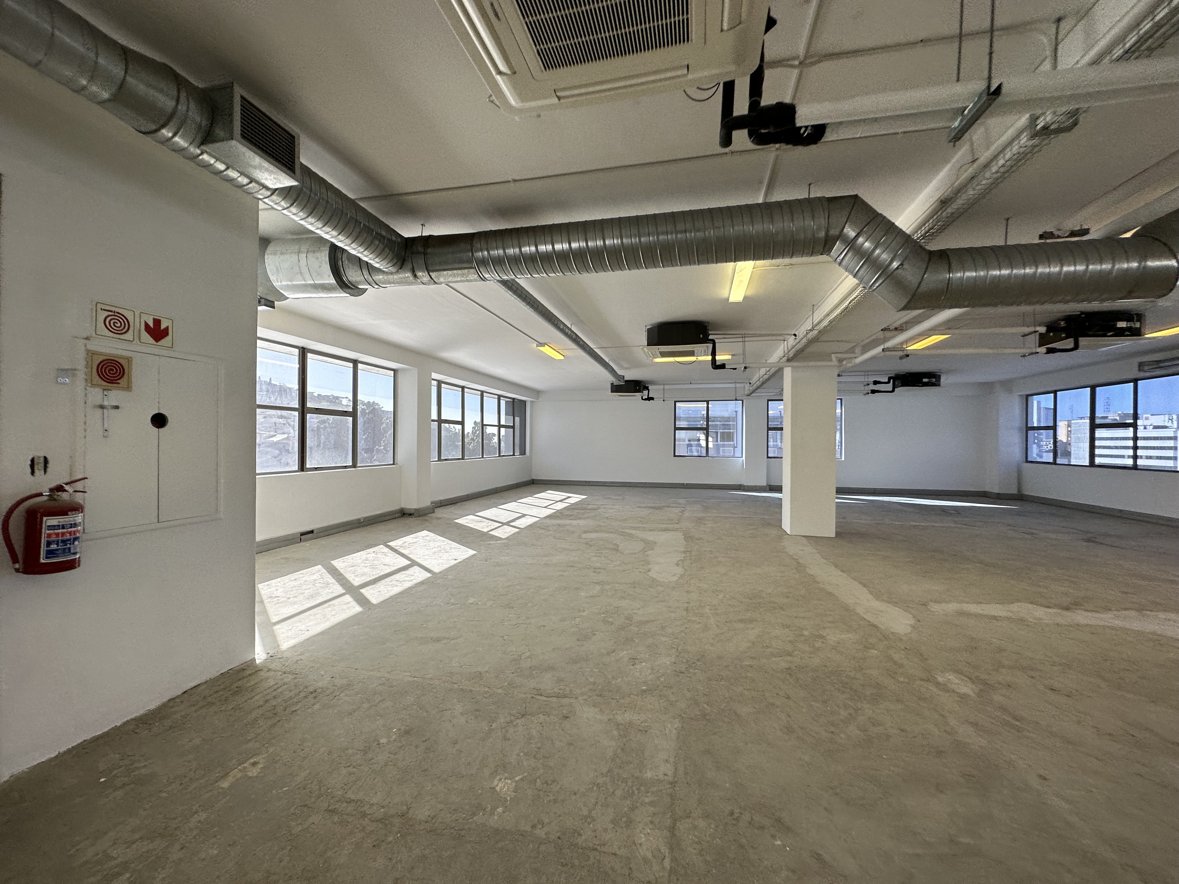 869m² Office Space to rent at Buitengracht Centre in Cape Town CBD