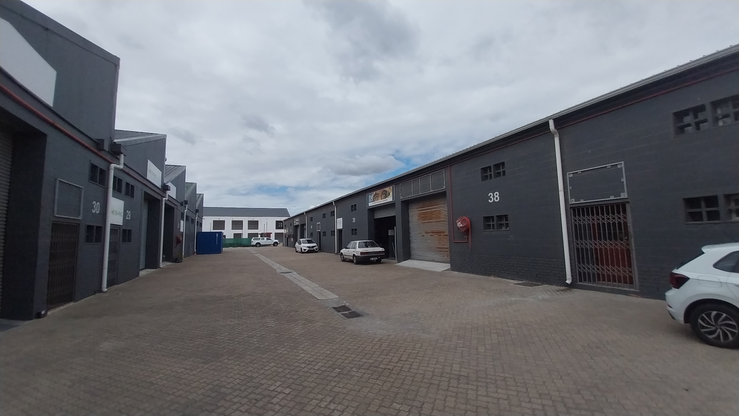 Warehouse to rent at Gunners Factory Park in Epping Industrial