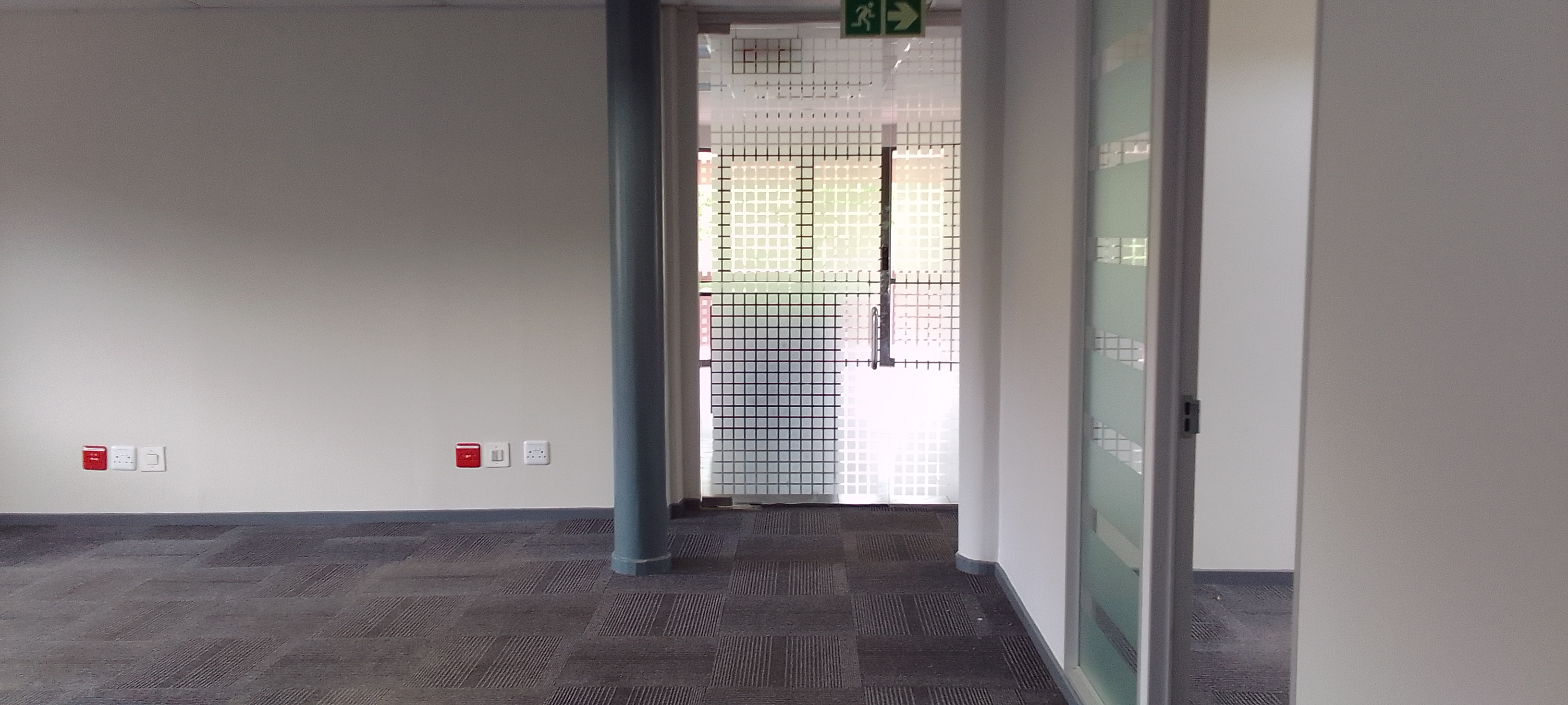 1 118m² Warehouse to rent at Howick Close Waterfall Park in Vorna Valley