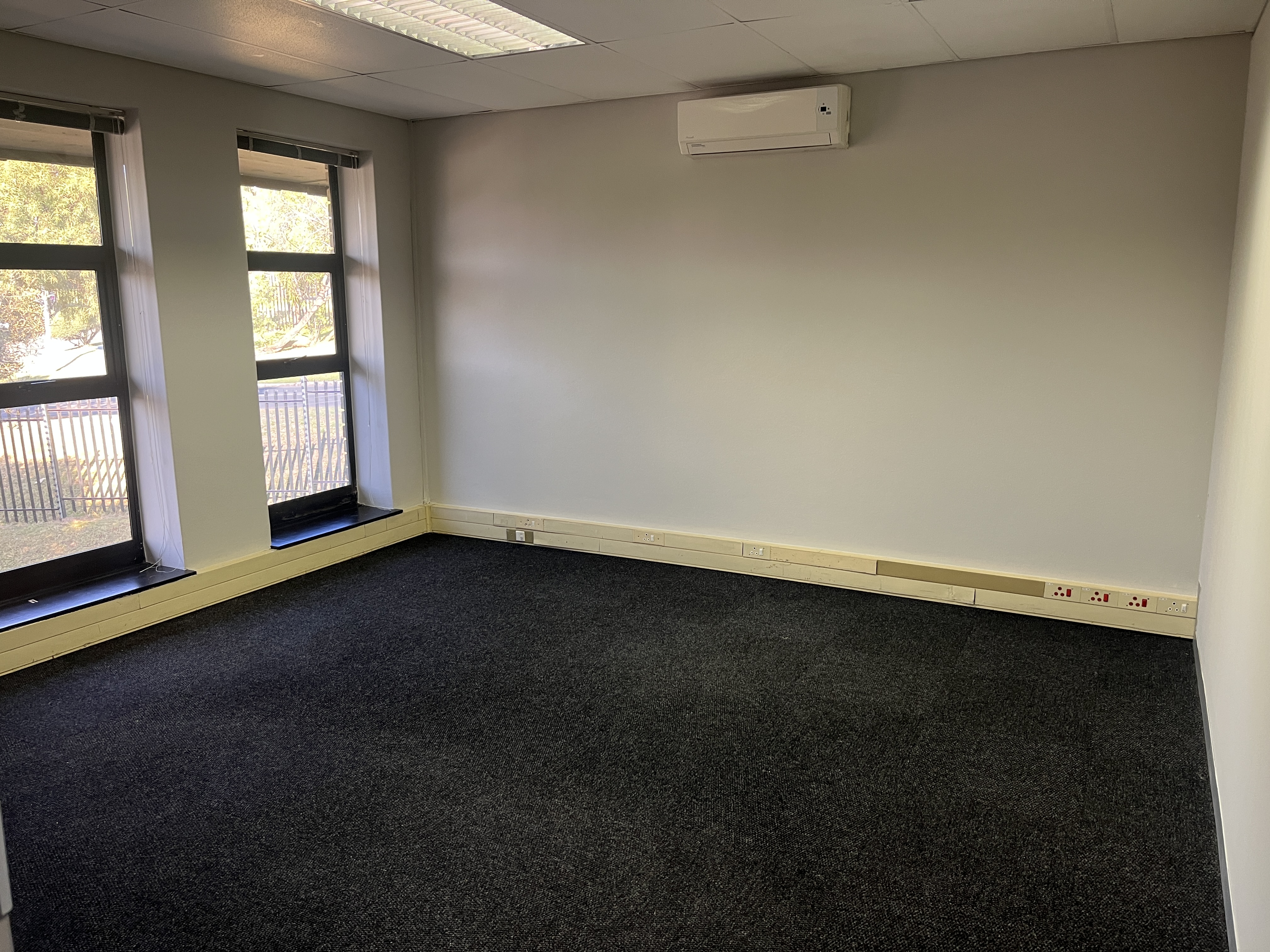163m² Office Space to rent at Hurlingham Office Park in Hurlingham