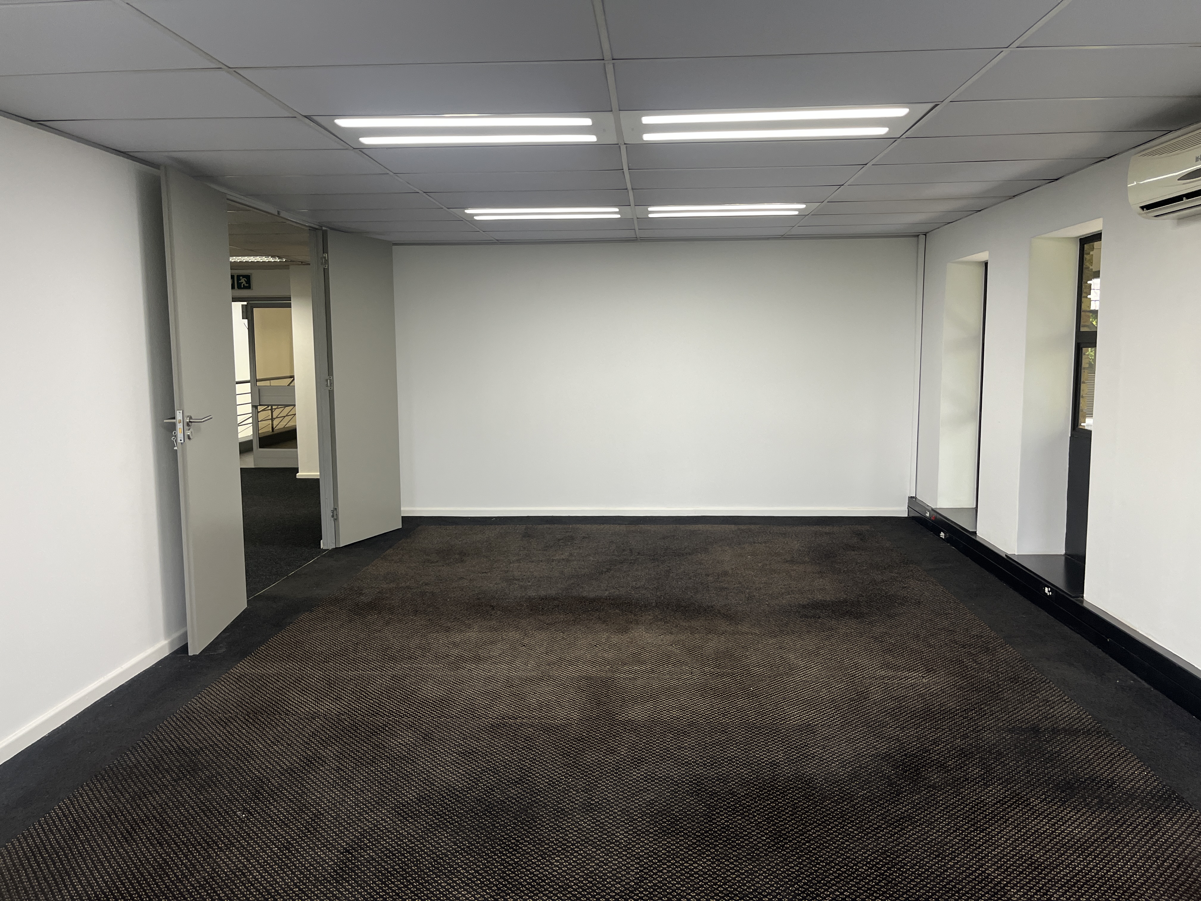 400m² Office Space to rent at Hurlingham Office Park in Hurlingham