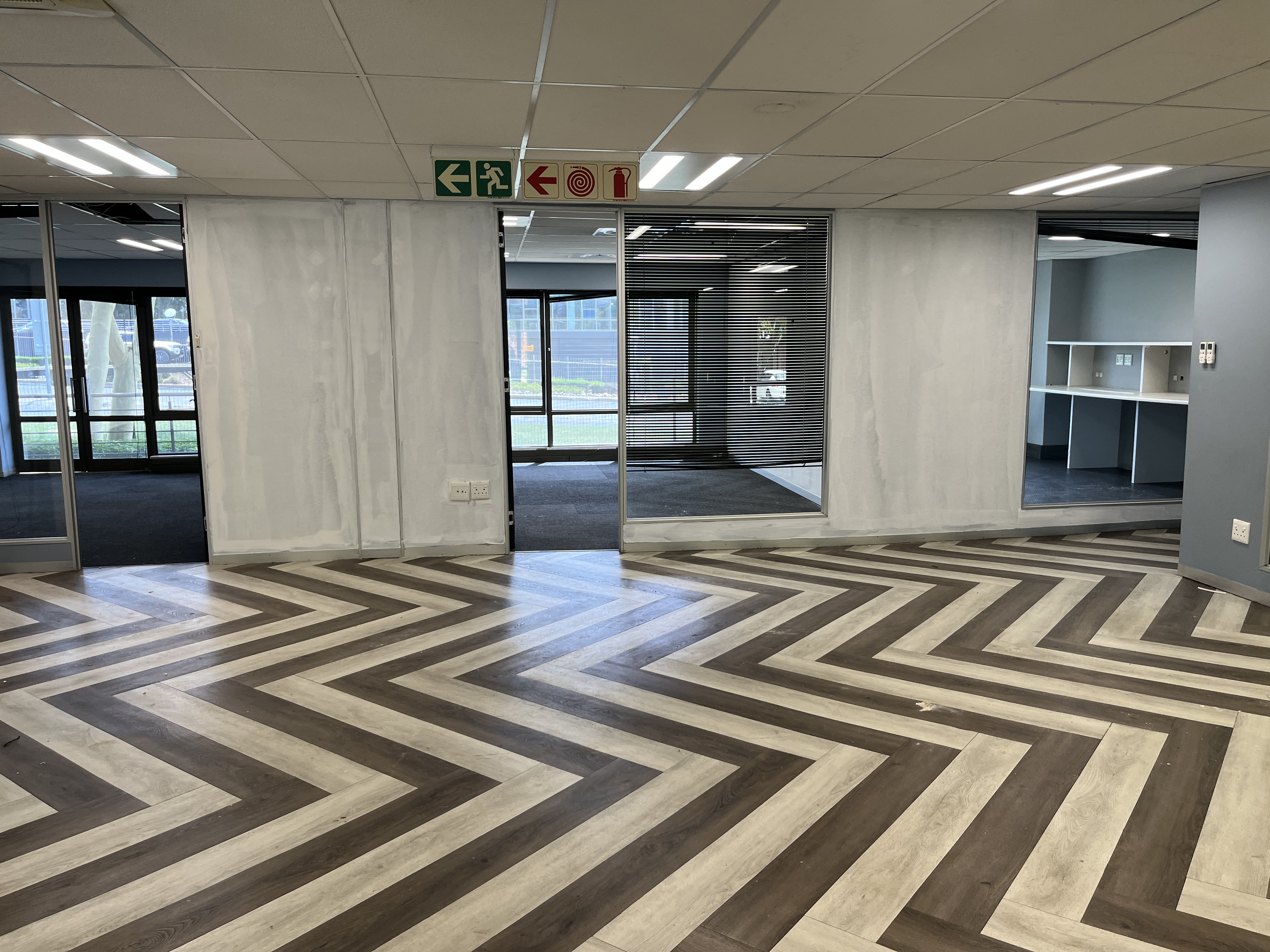 345m² Office Space to rent at Little Fourways Office Park in Magaliessig