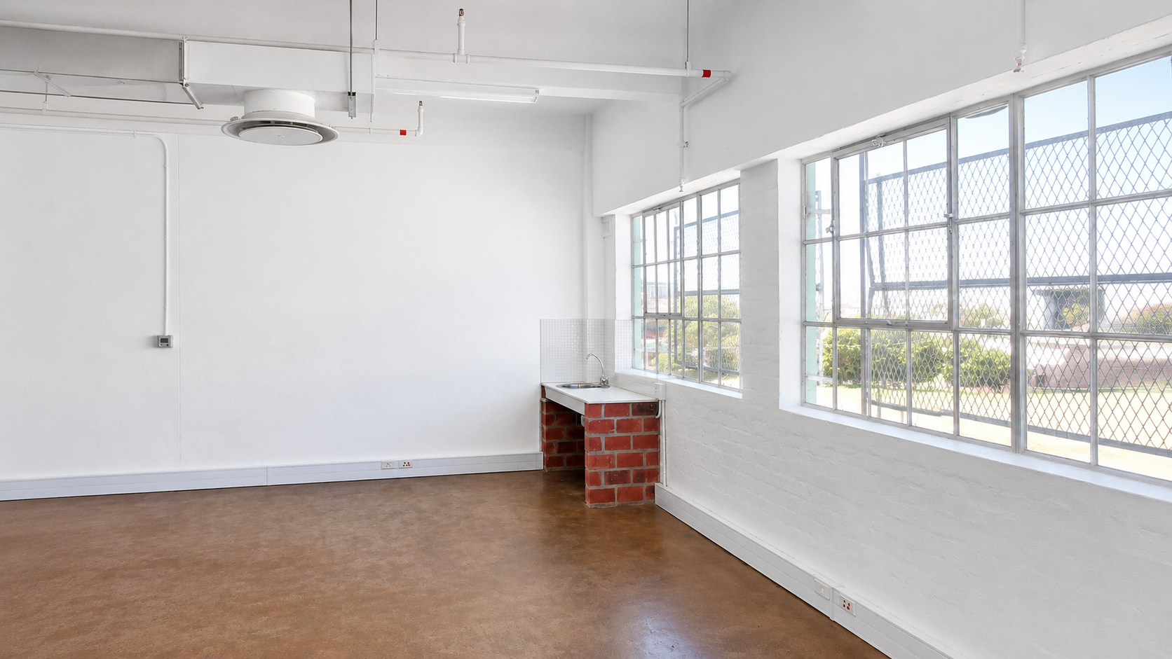 108m² Office Space to rent at Woodland House in Woodstock