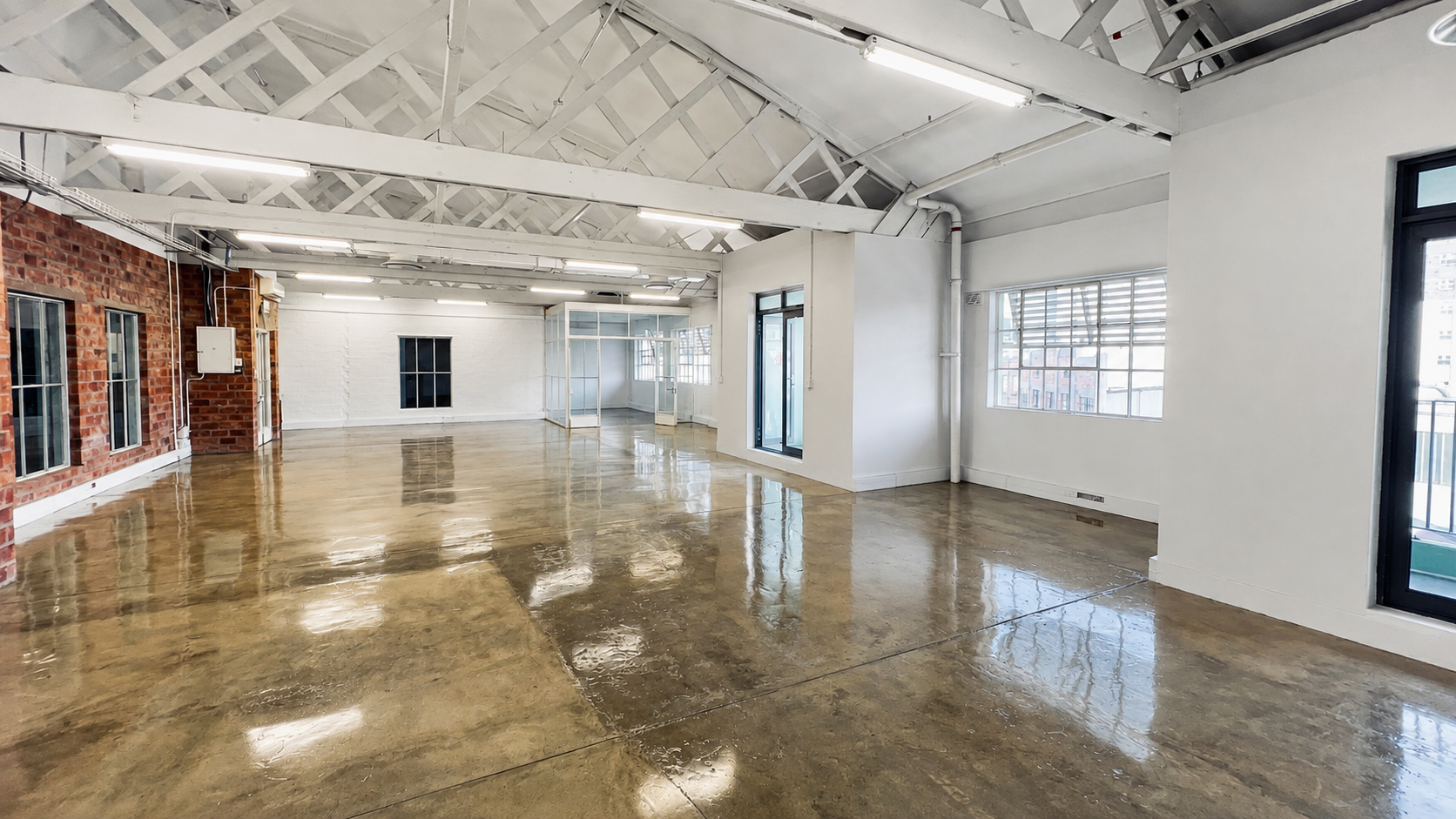 164m² Office Space to rent at Woodland House in Woodstock