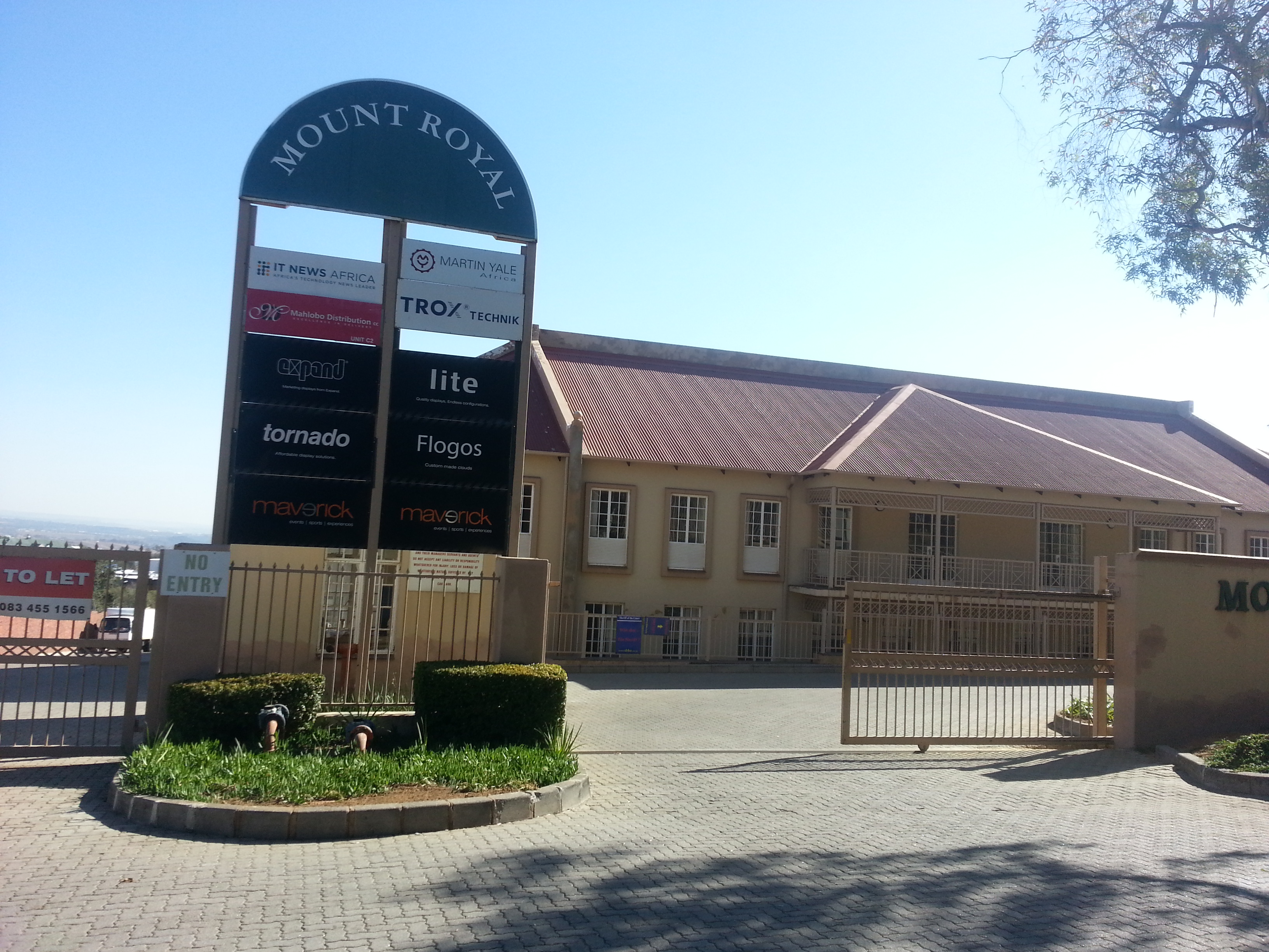 Warehouse to rent at Mount Royal Business Park in Halfway House