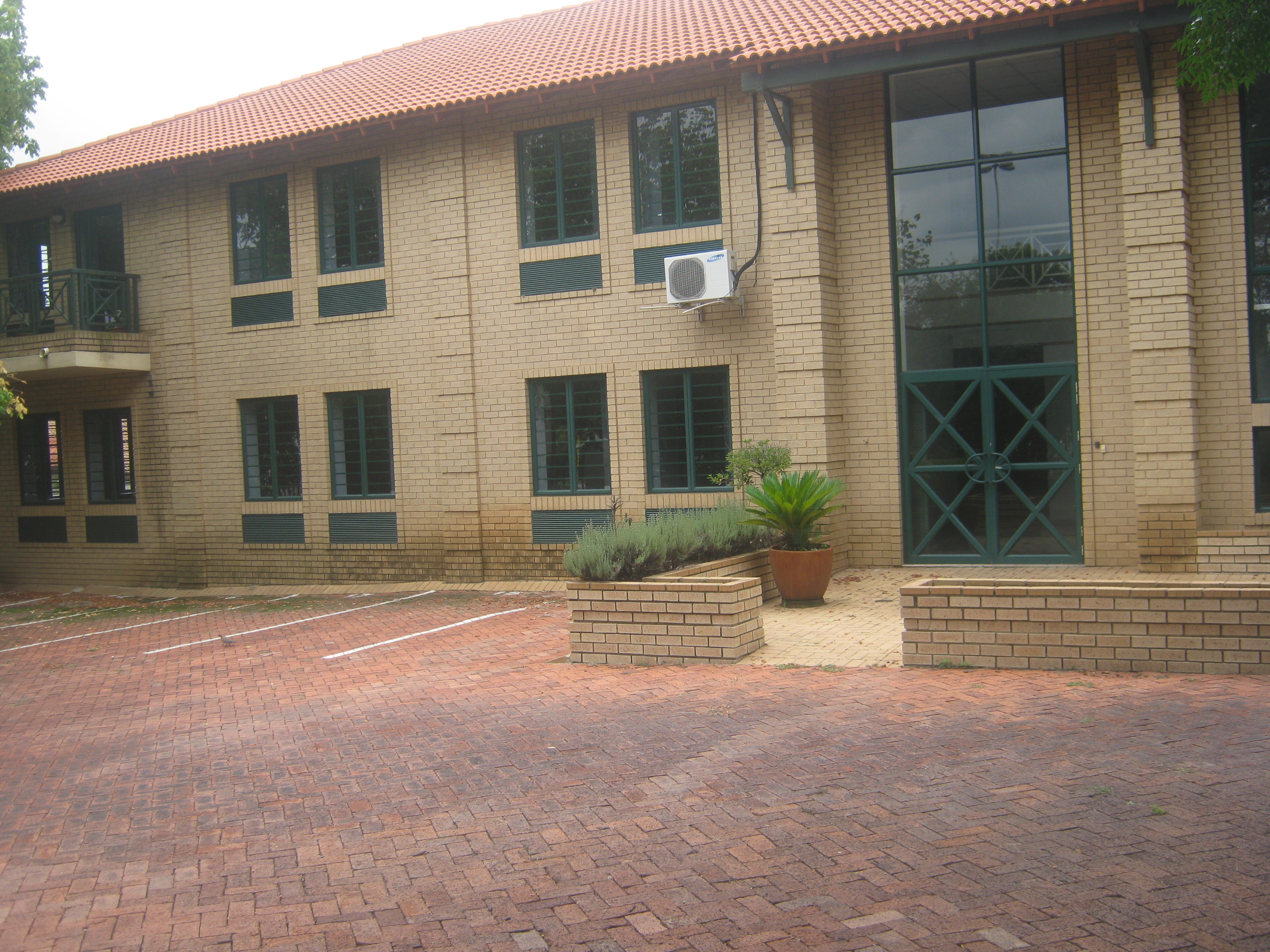 263m² Office Space to rent at Burnside Island in Craighall Park