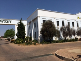 Warehouse to rent at Alphen Square West in Randjespark