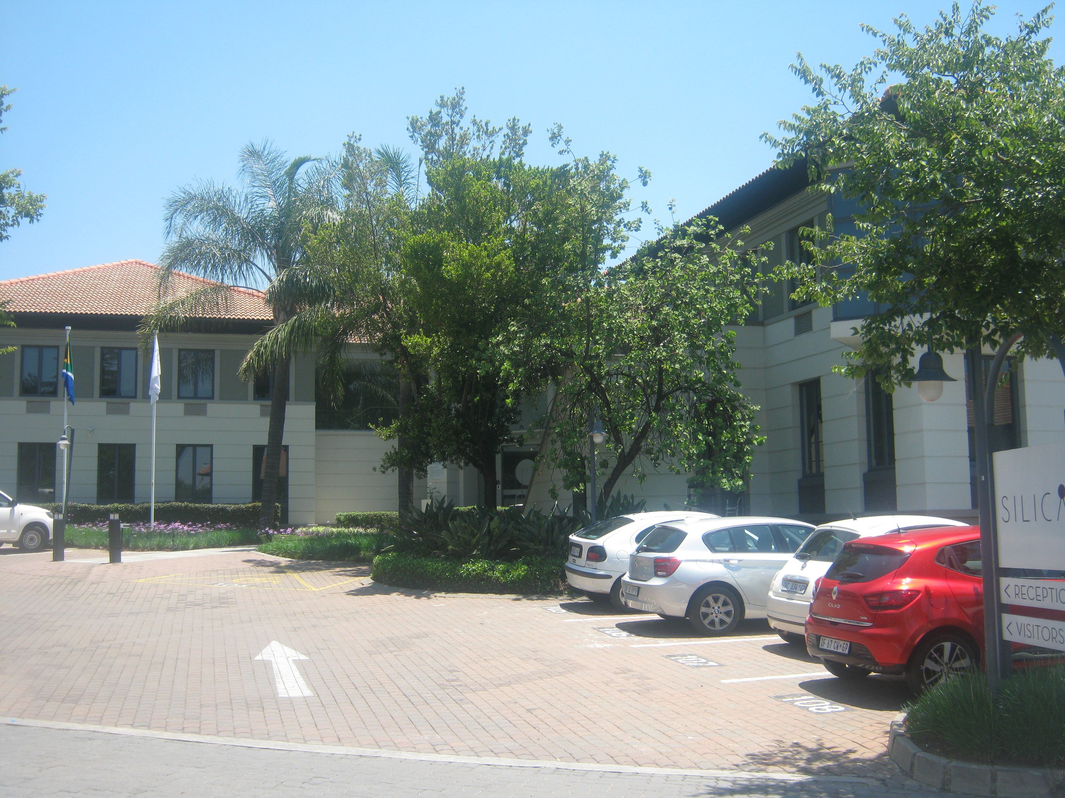 556m² Office Space to rent at Grayston Office Park in Sandown JHB