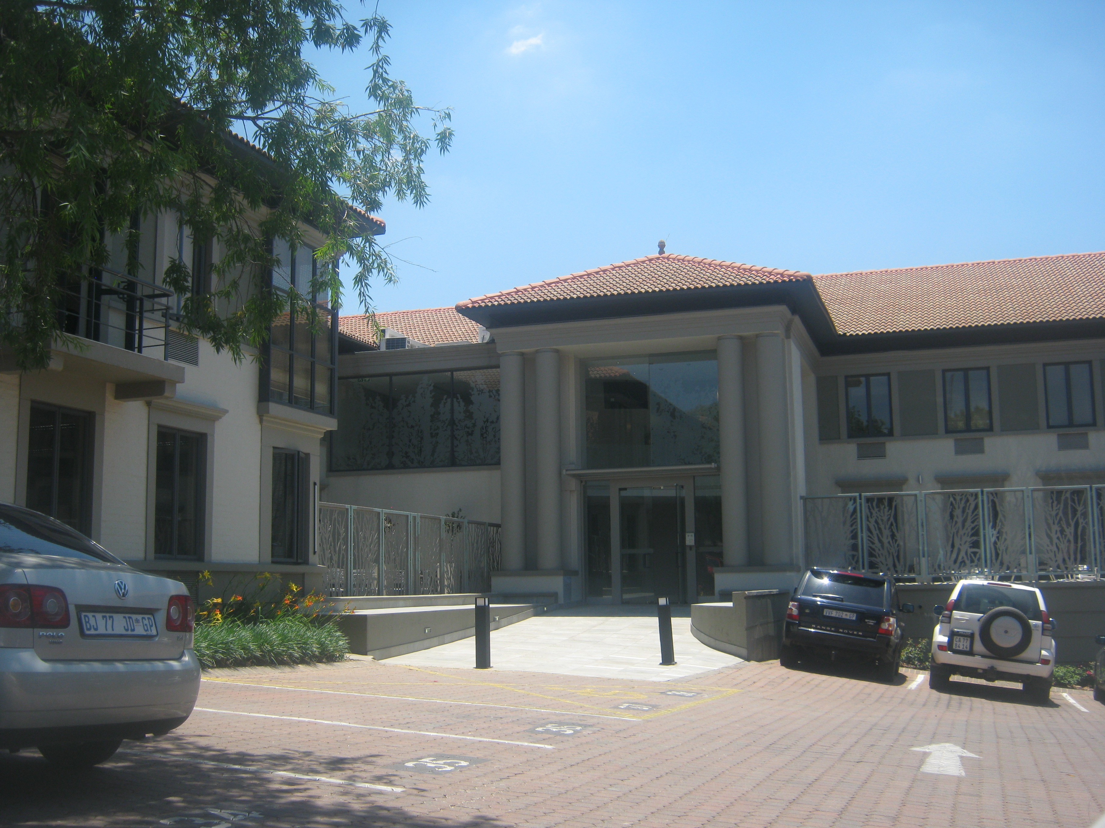 556m² Office Space to rent at Grayston Office Park in Sandown JHB