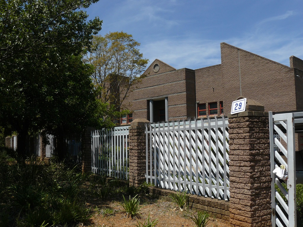 Warehouse to rent at Kyalami Business Park (29 Kyalami Boulevard) in Kyalami