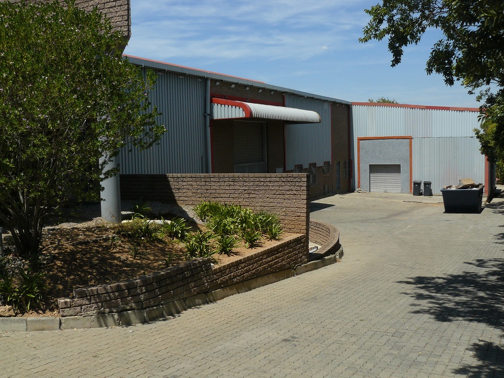 Warehouse to rent at Kyalami Business Park (29 Kyalami Boulevard) in Kyalami