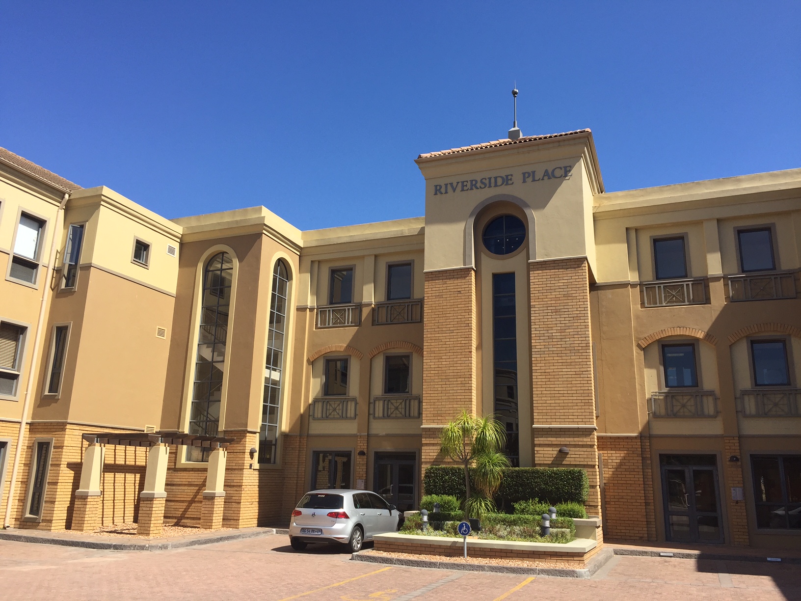 Riverside Place: Office Space to let in Tygervalley Waterfront.