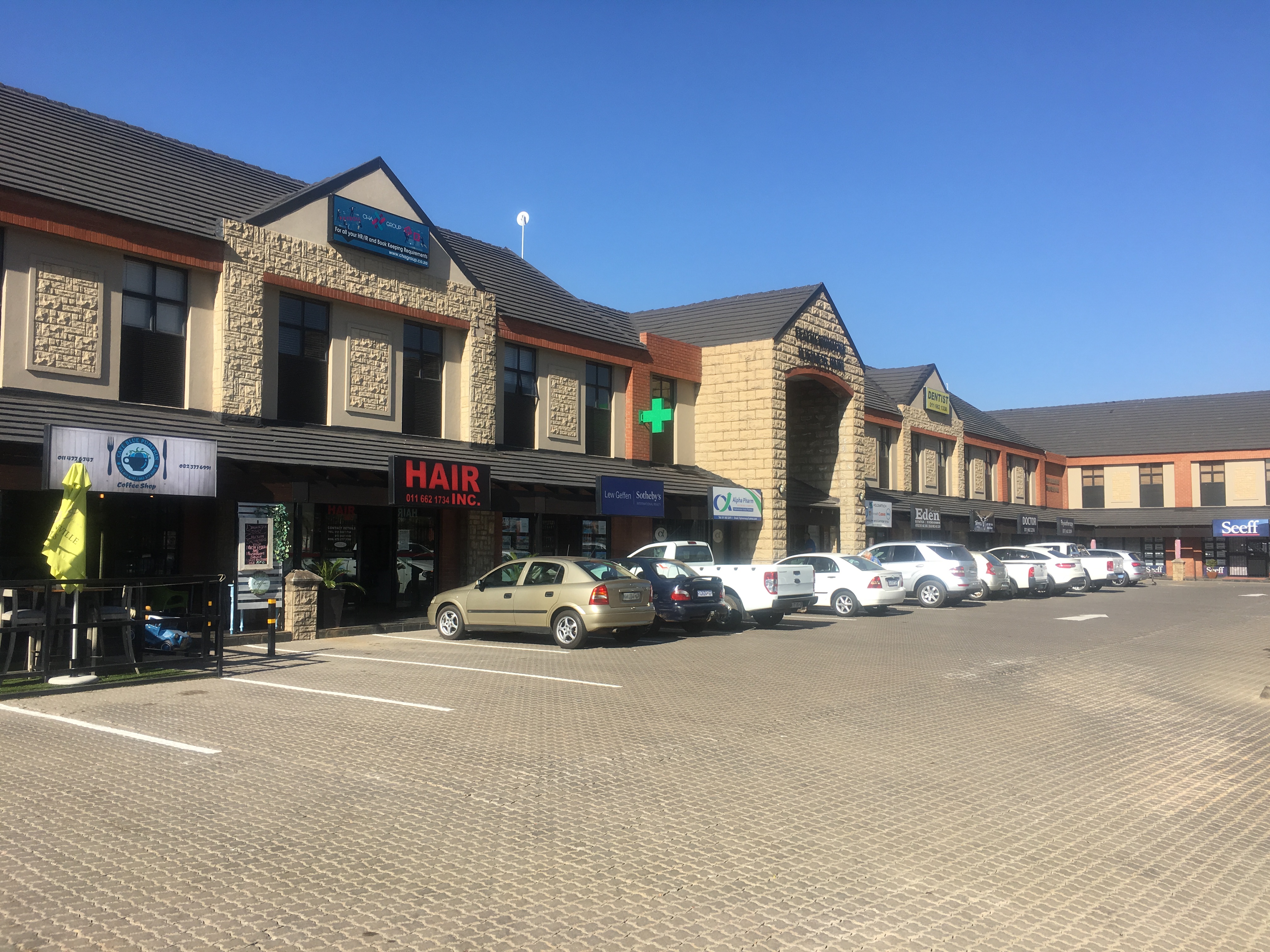 Retail Shops to rent at Featherbrooke Business Park in Featherbrooke Estate