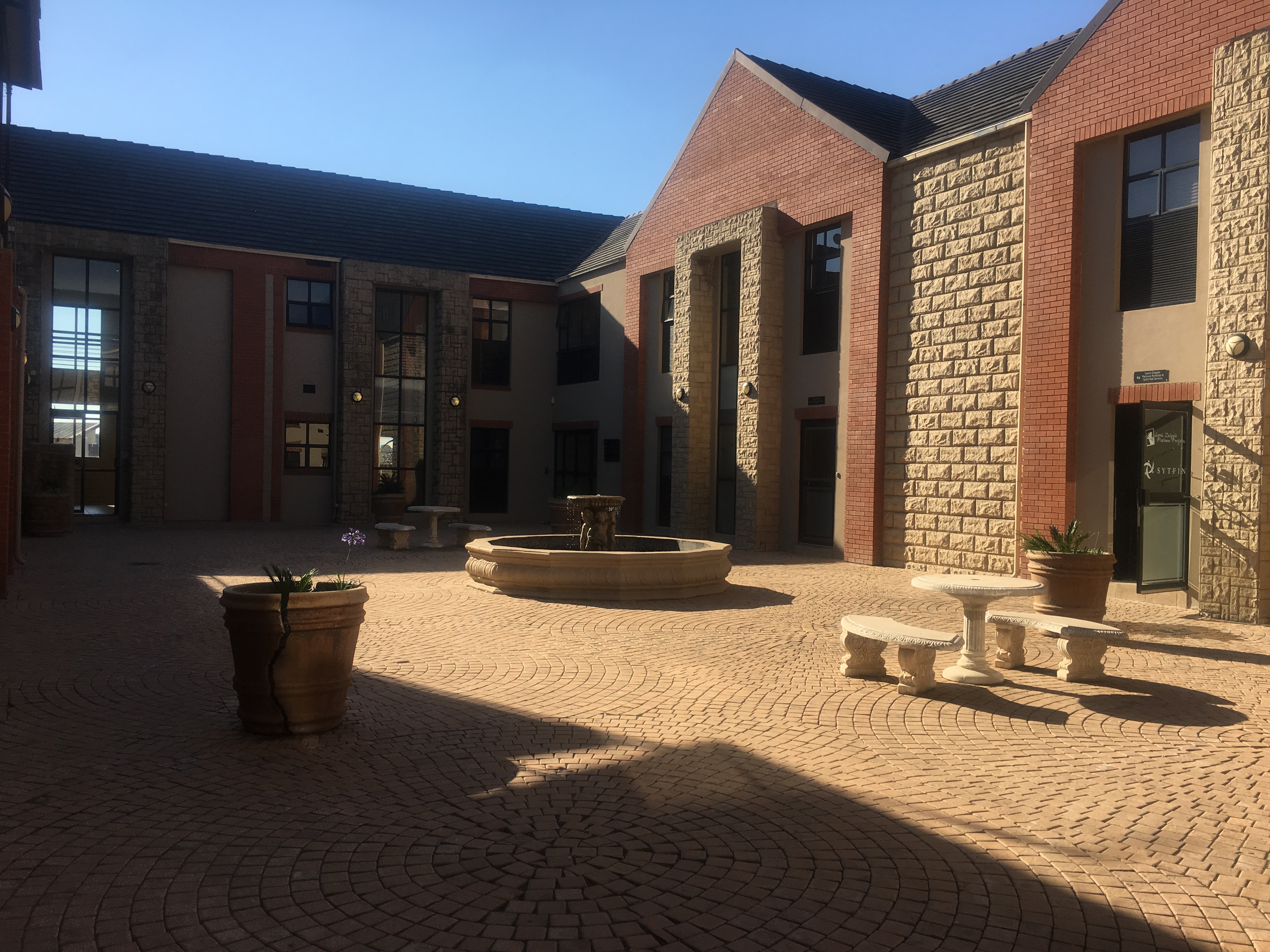 Retail Shops to rent at Featherbrooke Business Park in Featherbrooke Estate