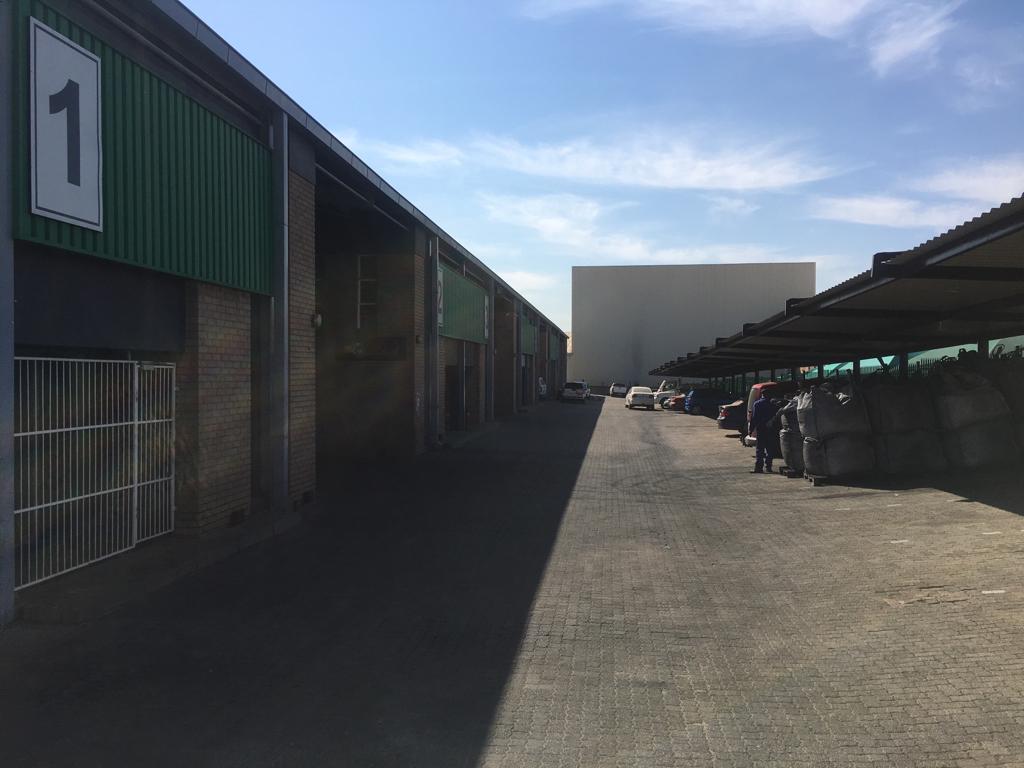 379m² Warehouse to rent at Cedar Industrial Park in Strijdompark