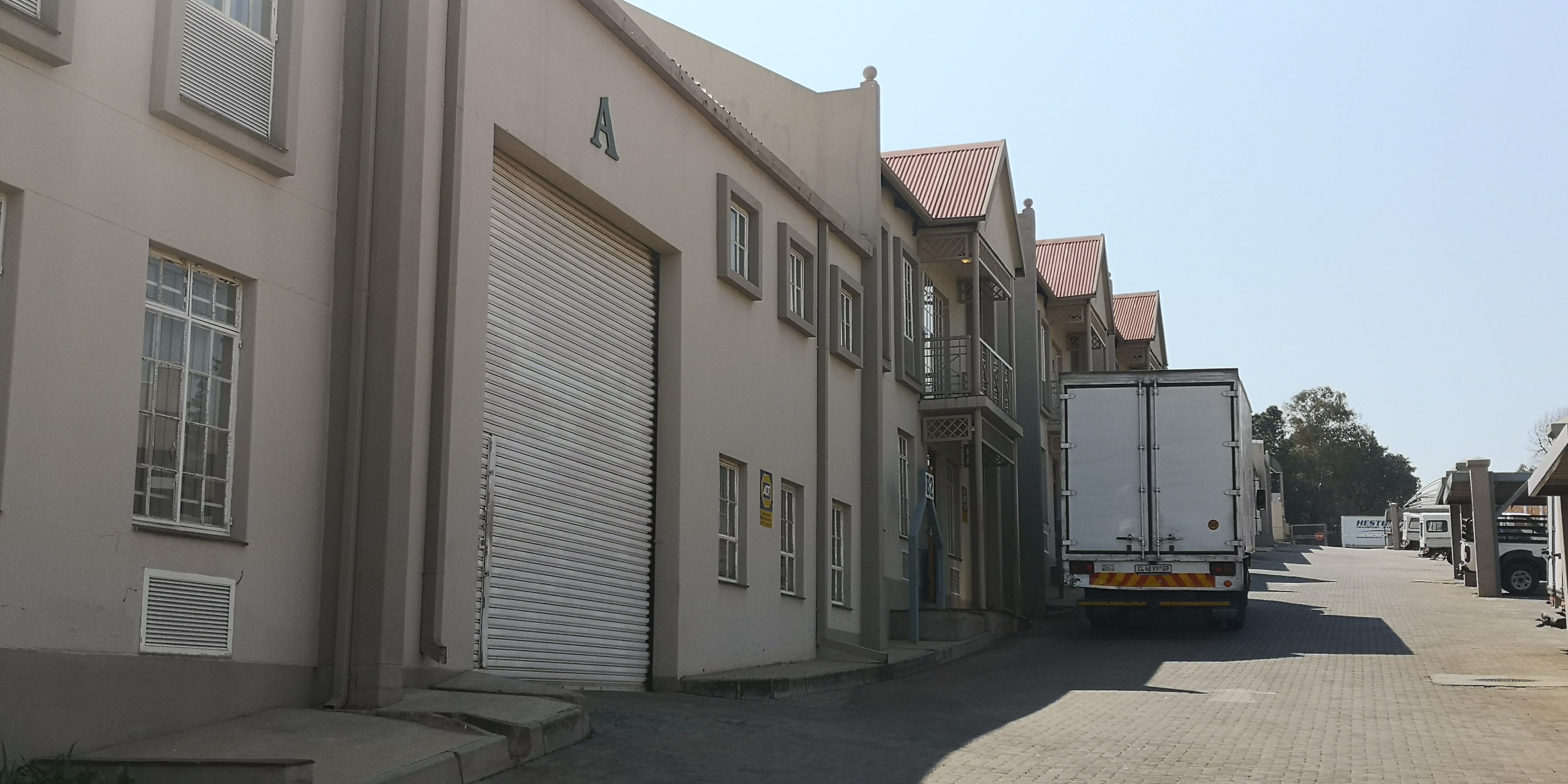 Warehouse to rent at Mount Royal Business Park in Halfway House