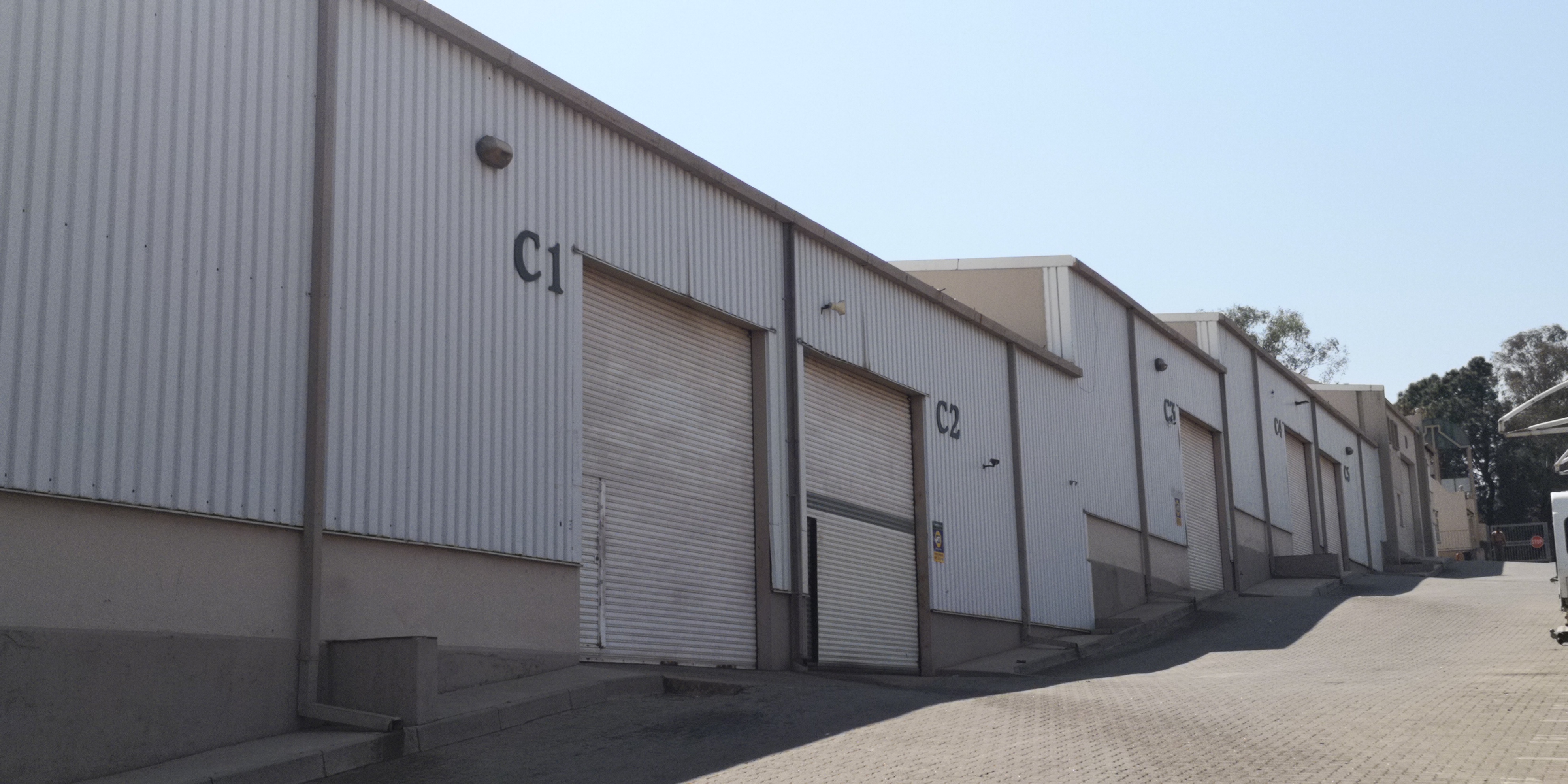 Warehouse to rent at Mount Royal Business Park in Halfway House