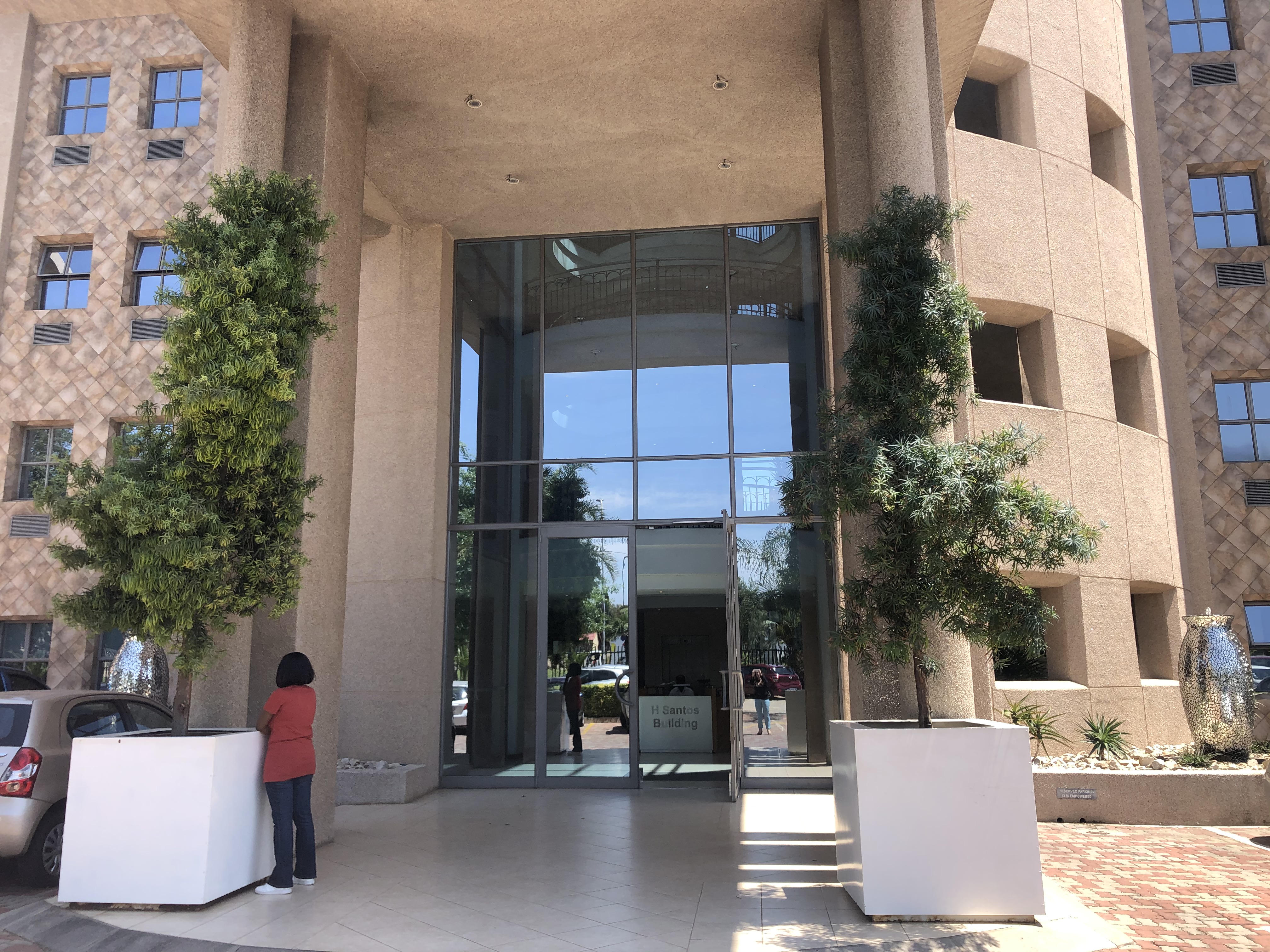 Office Space to rent at Santos Building in Bruma