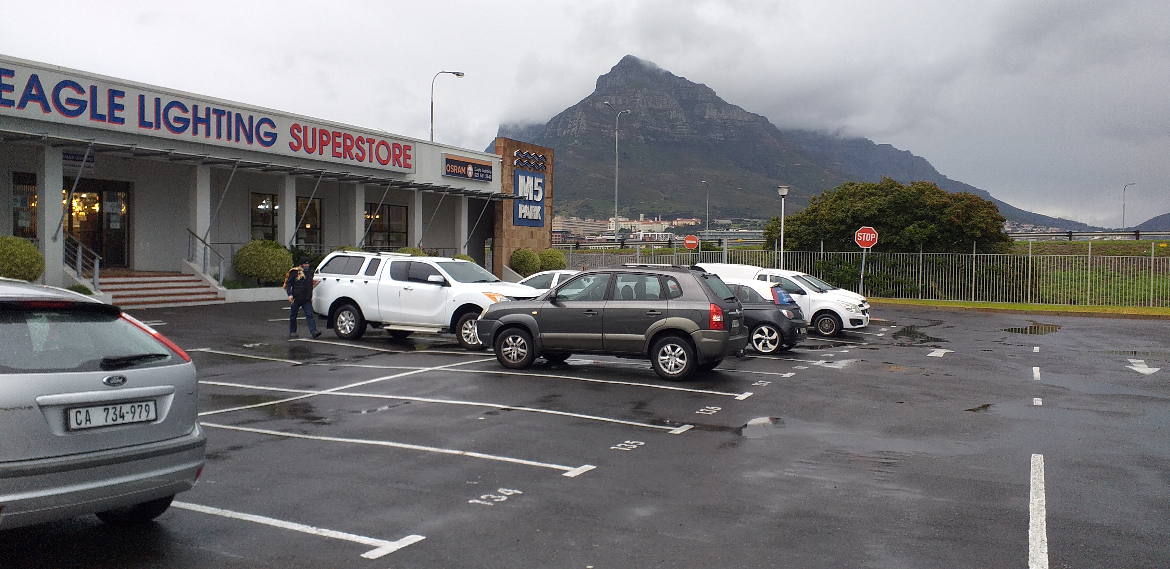 Retail Shops to rent at M5 Business Park in Maitland