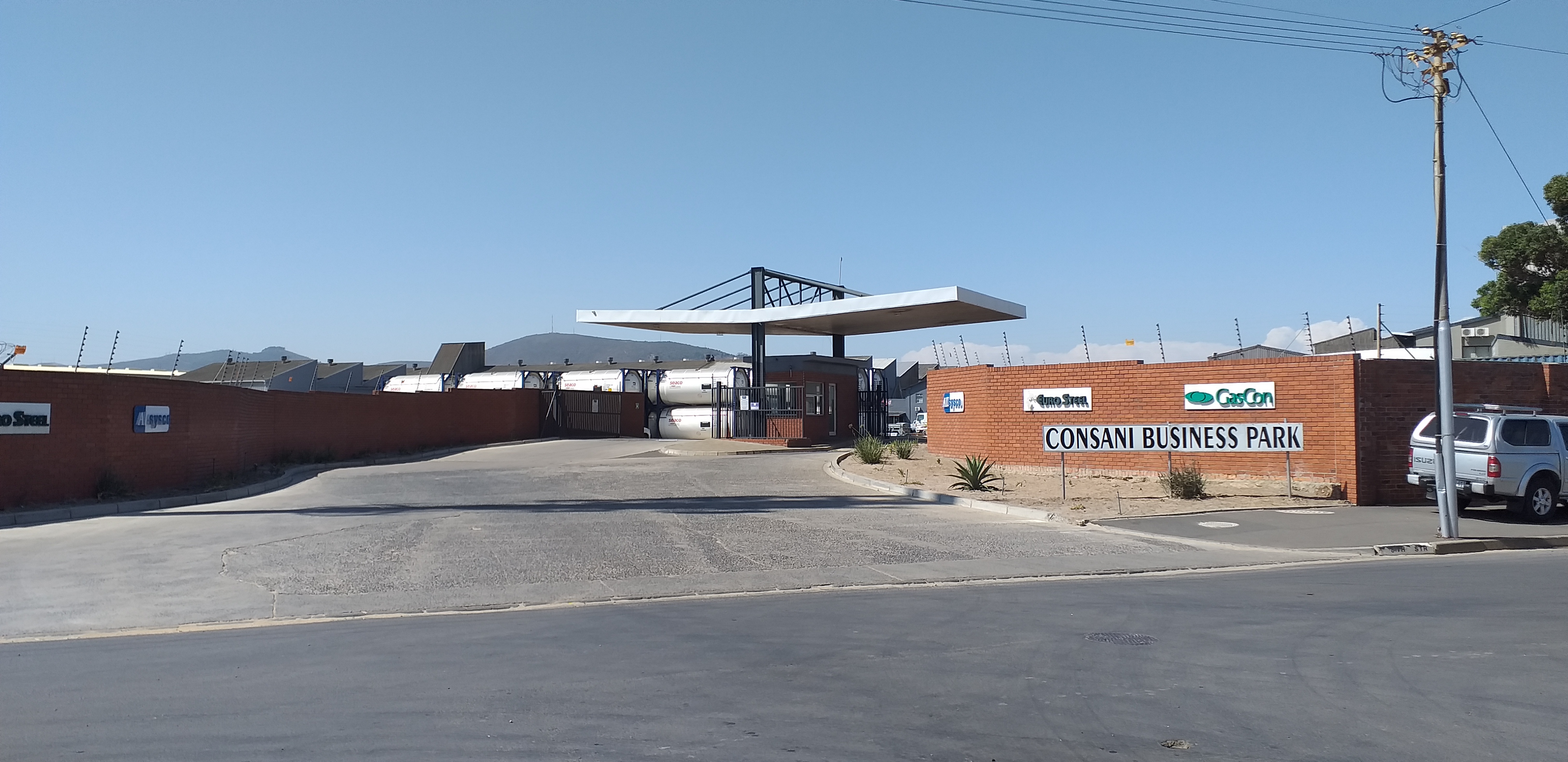 Warehouse to rent at Consani Industrial Park in Elsies River