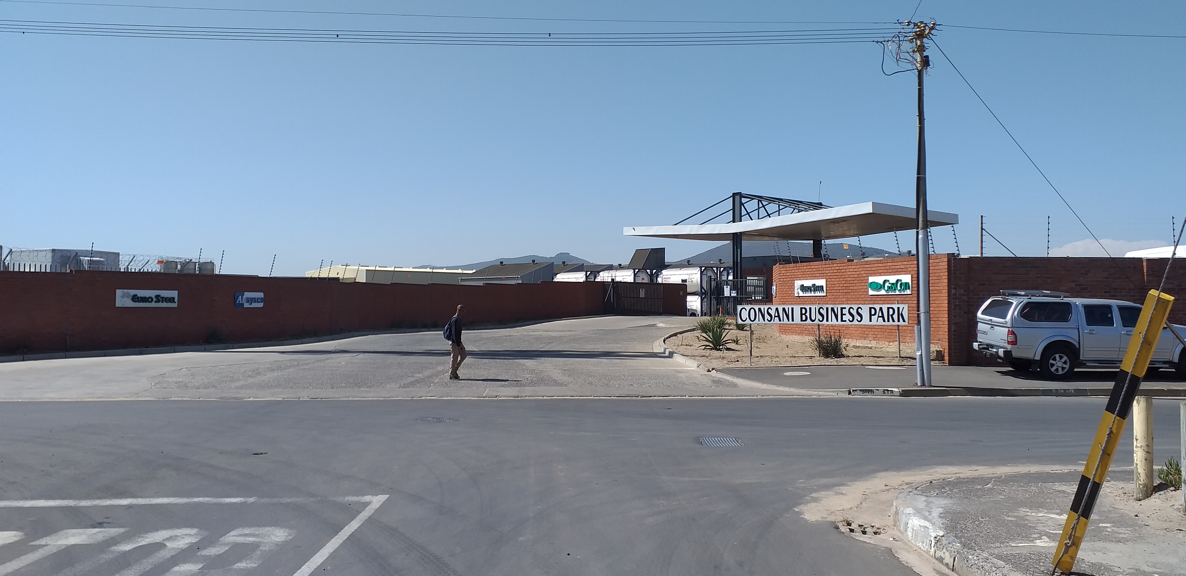Warehouse to rent at Consani Industrial Park in Elsies River