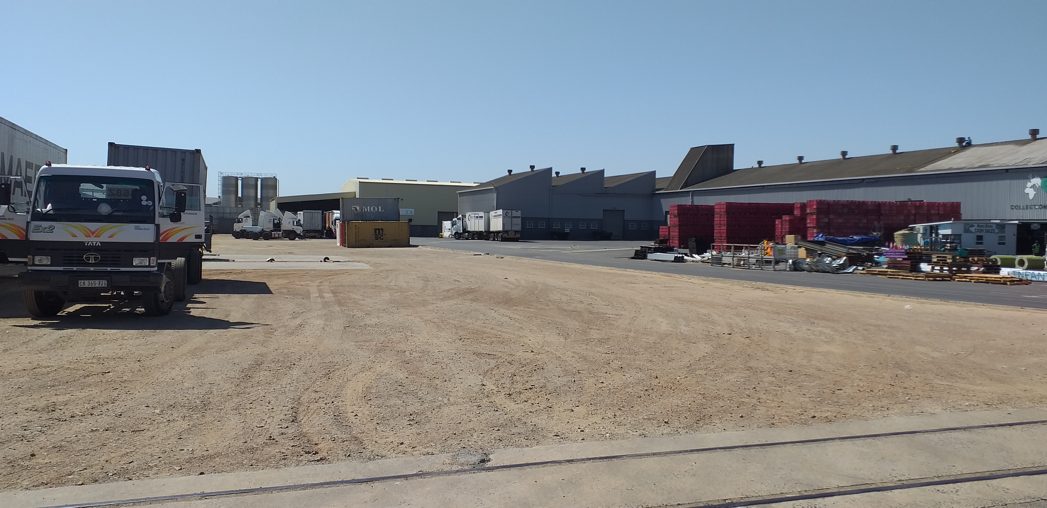 Warehouse to rent at Consani Industrial Park in Elsies River