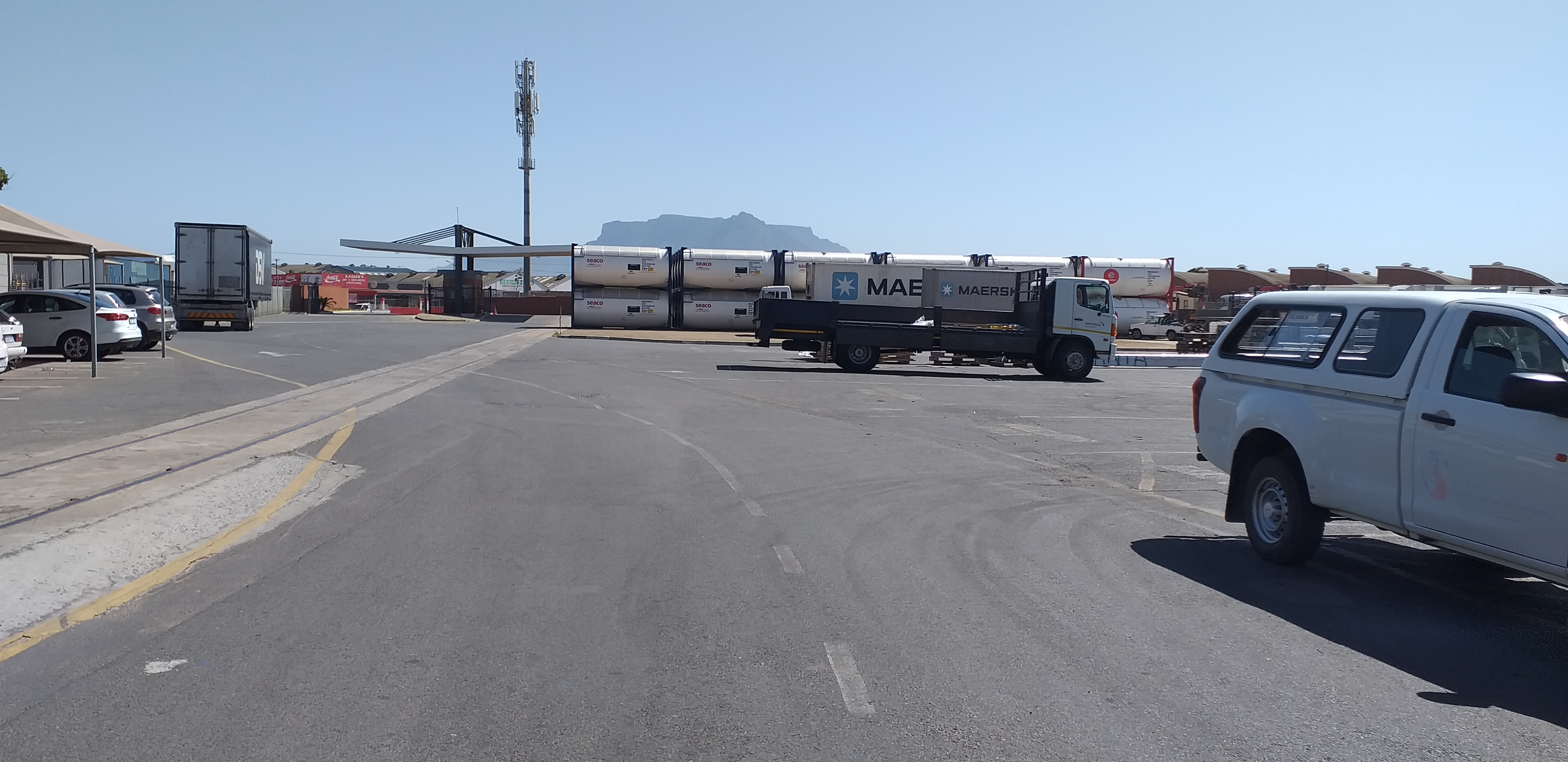 Warehouse to rent at Consani Industrial Park in Elsies River