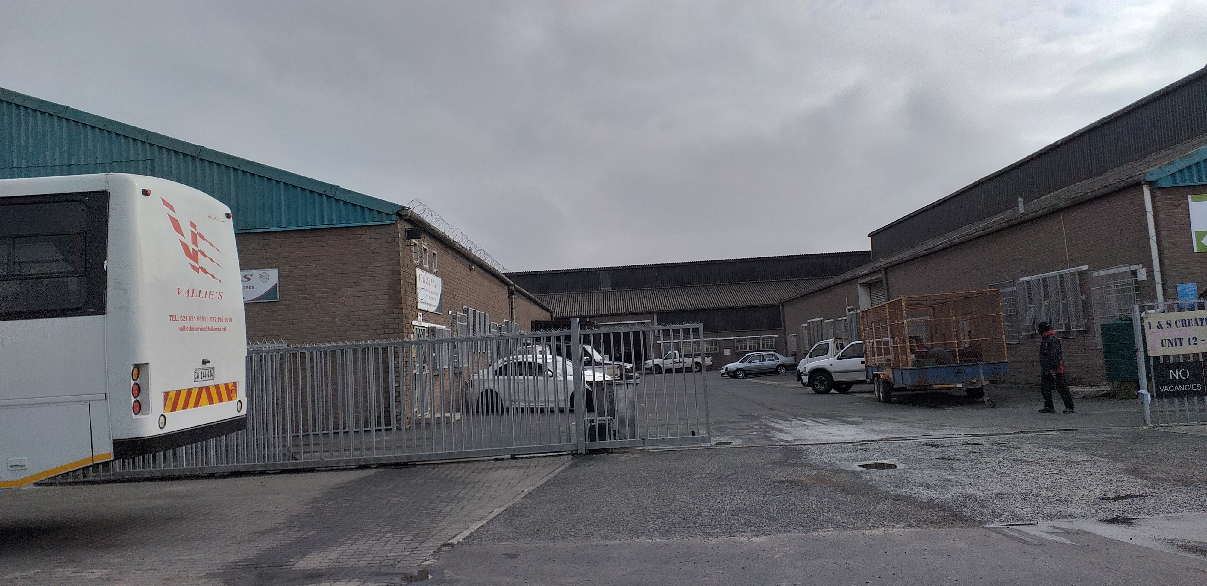Warehouse to rent at Luxmi Building in Athlone