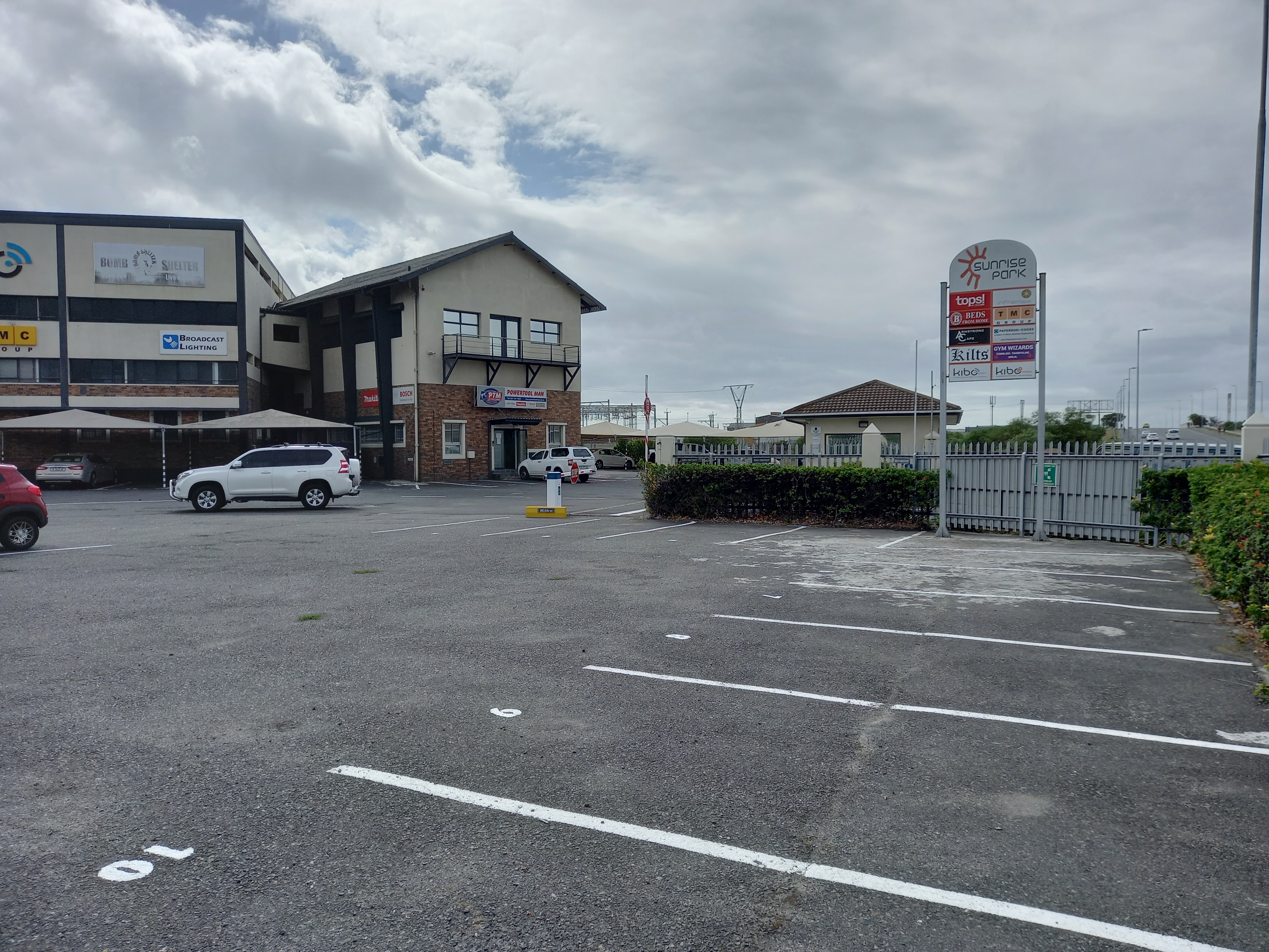 80m² Office Space to rent at Sunrise Park in Ndabeni