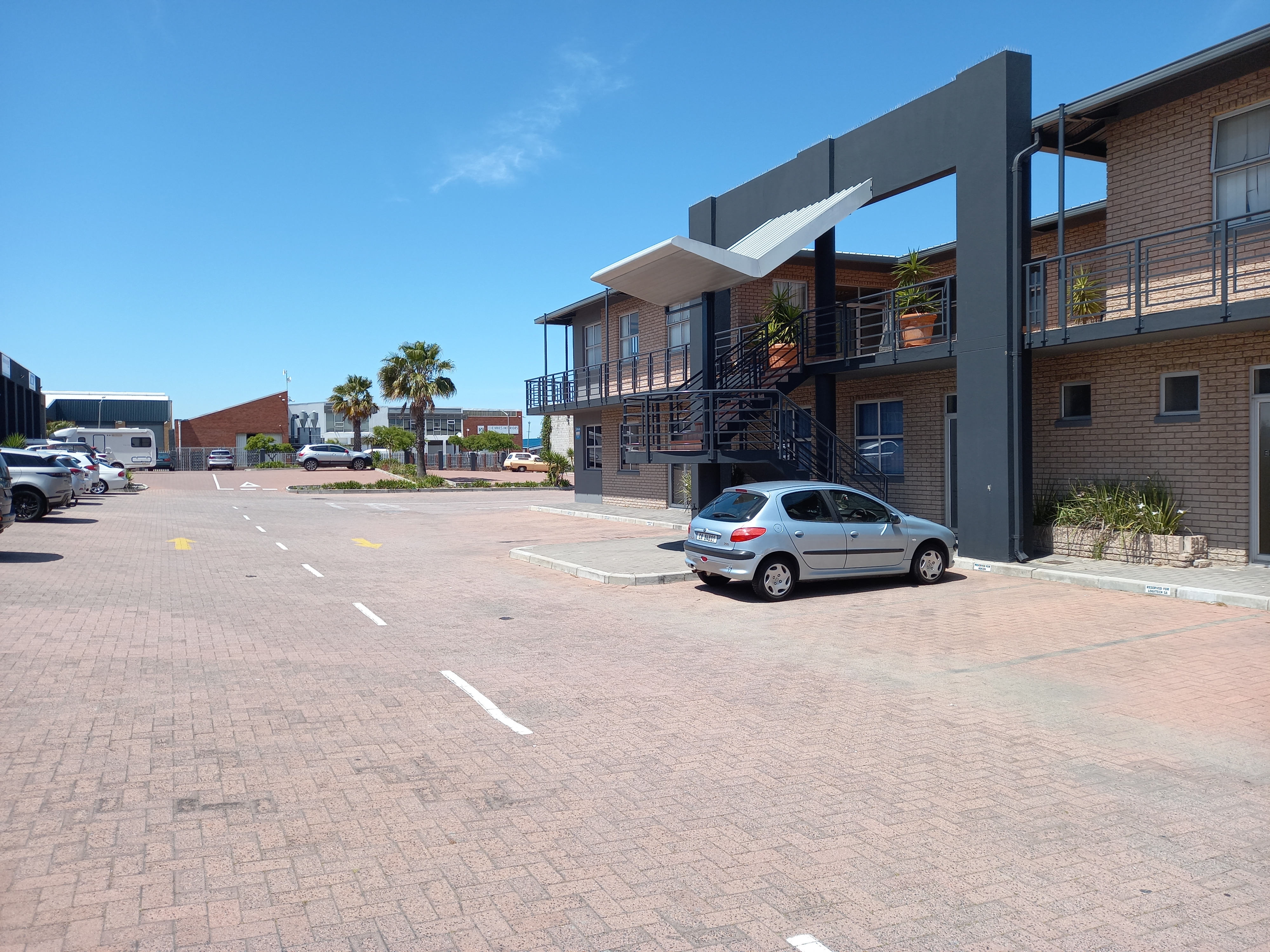 100m² Office Space to rent at Frazzitta Business Park - Milnerton in Marconi Beam