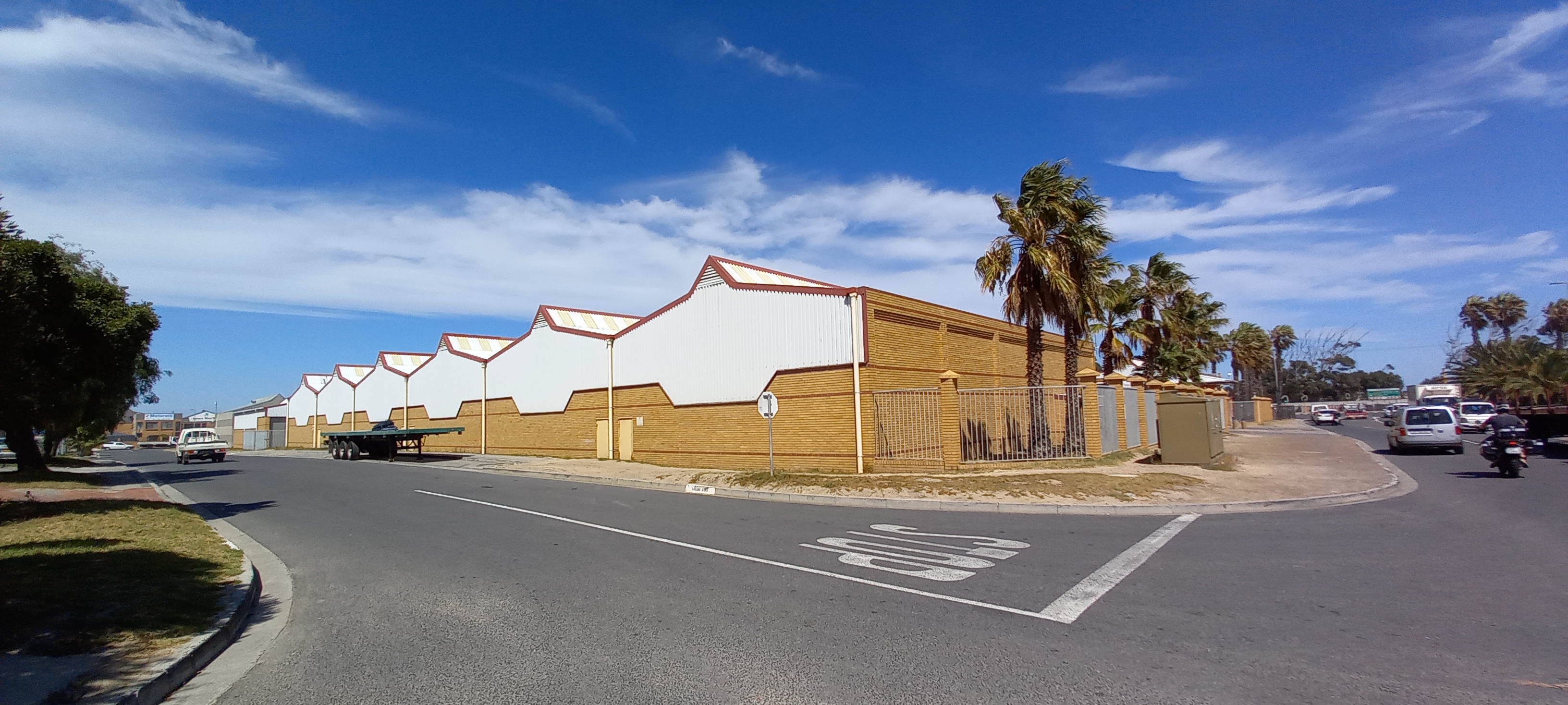 330m² Warehouse to rent at Killarney Plaza in Killarney Gardens