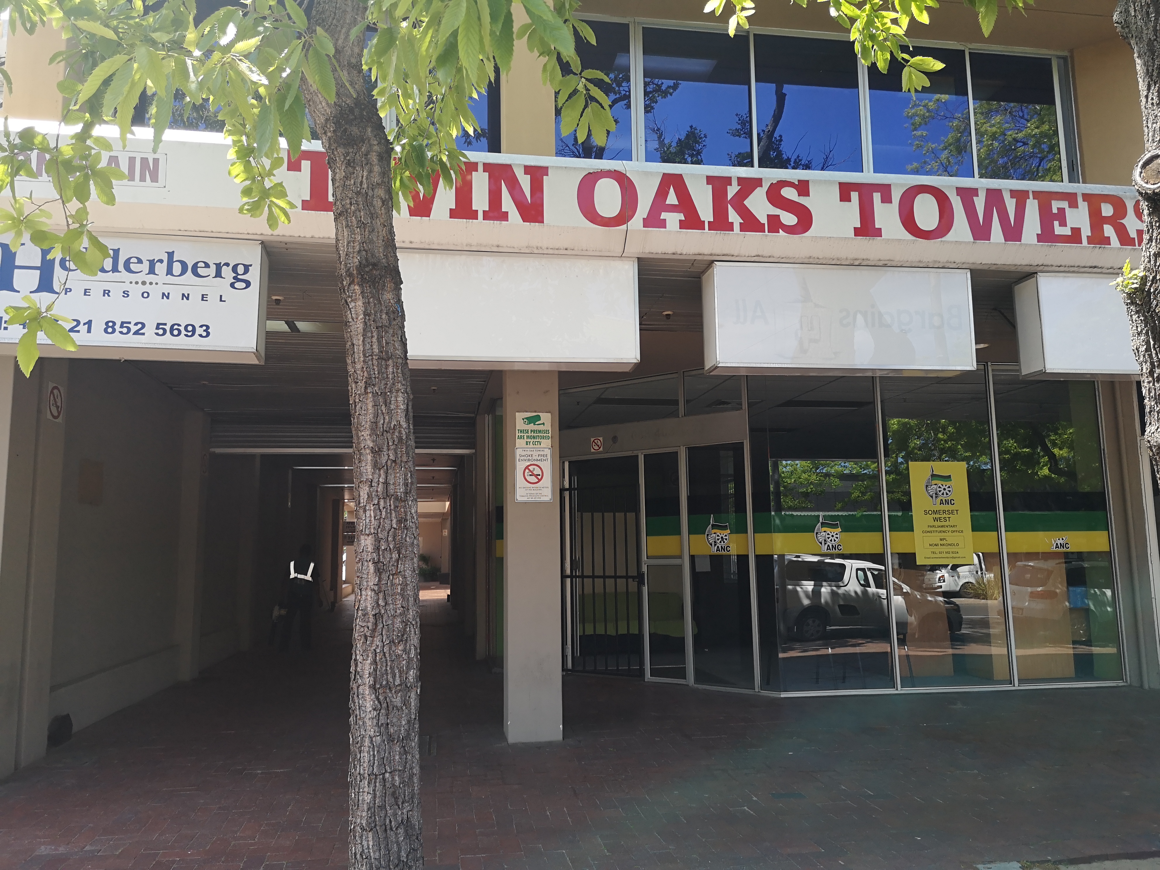 175m² Office Space to rent at Twin Oak Towers in Somerset West