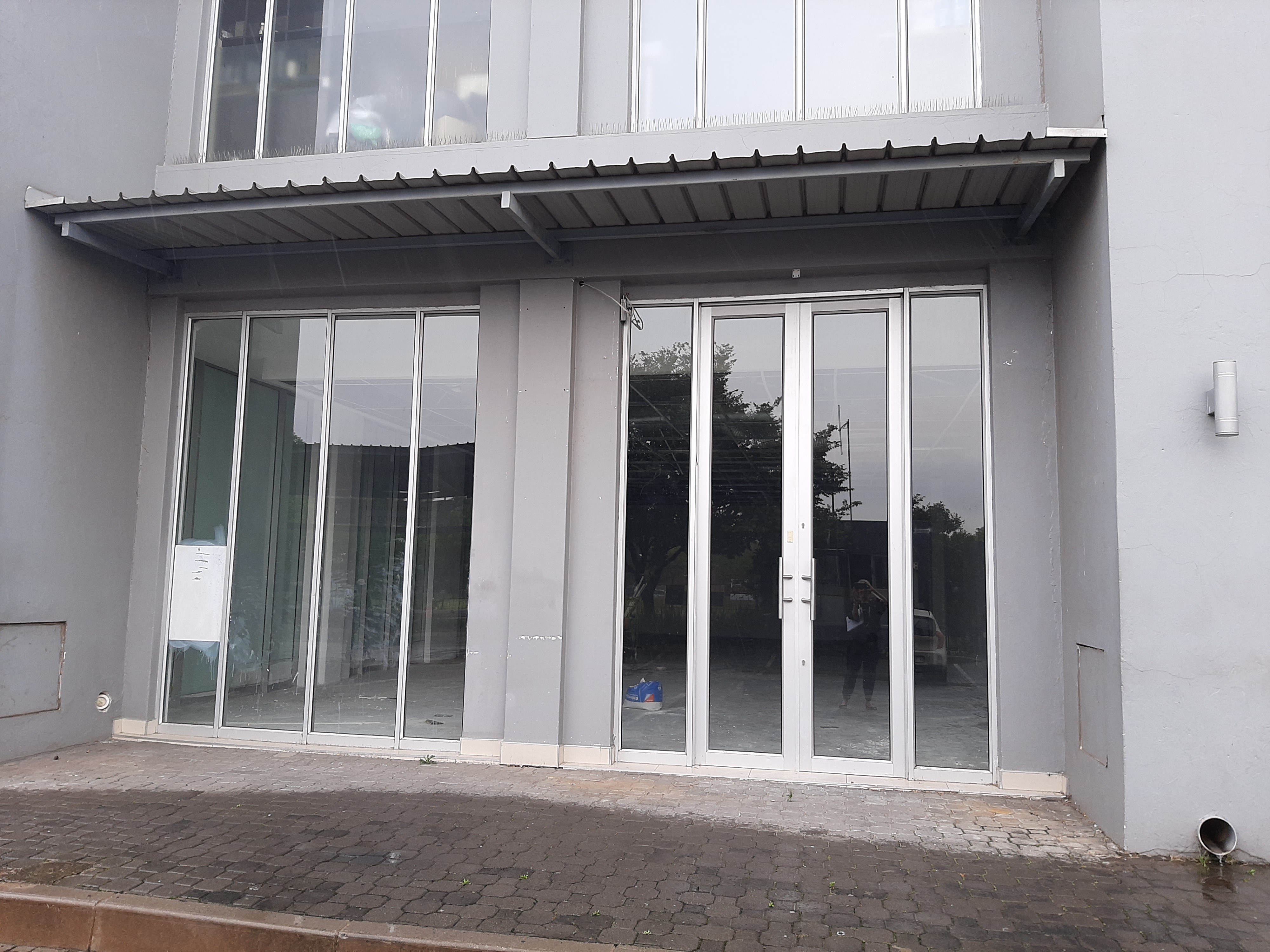 123m² Retail Shops to rent at Genesis  on Fairmount (Shopping Centre) in Fairmount