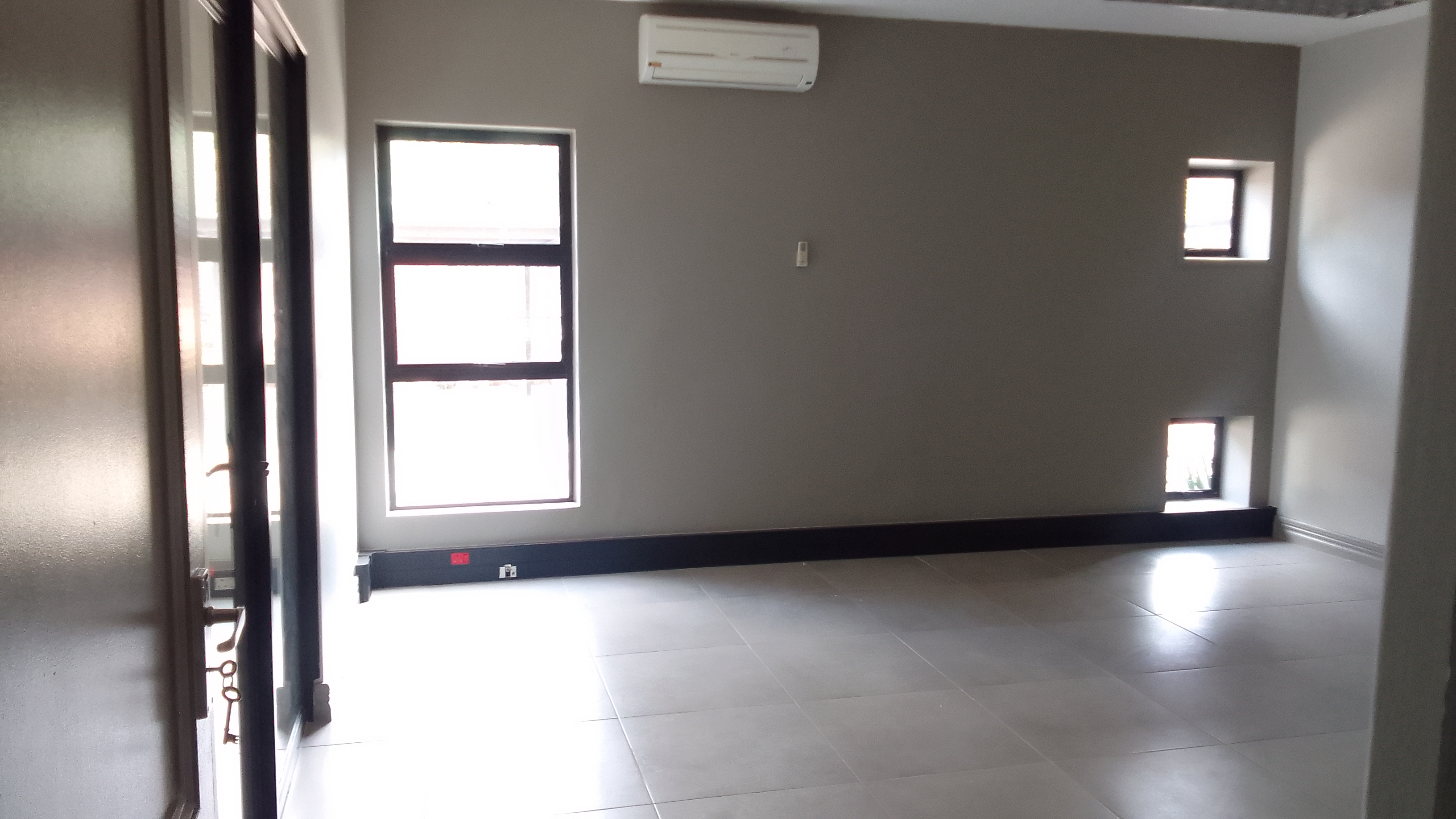 278m² Office Space to rent at Carlswald Decor Centre in Halfway Gardens