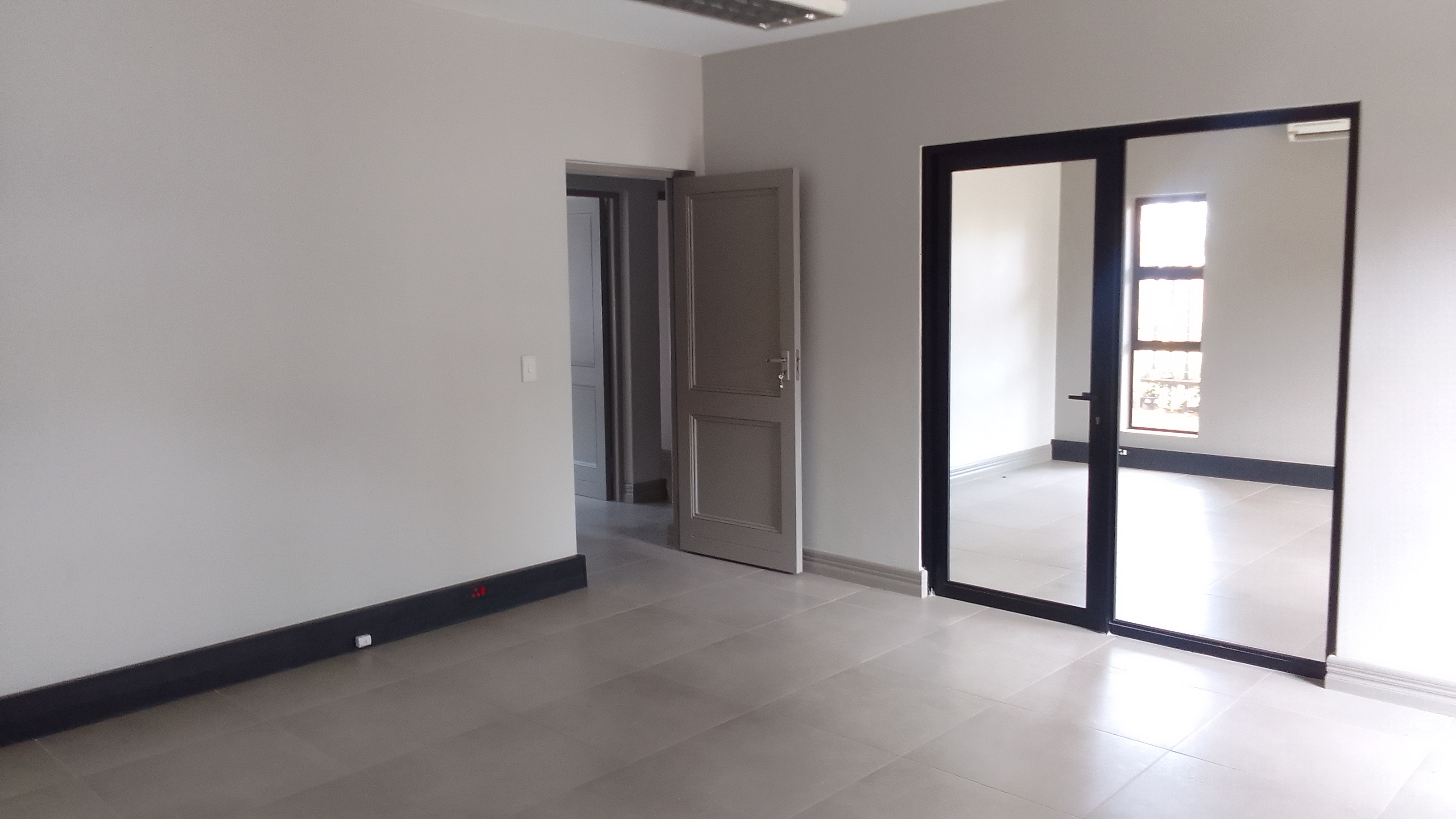 278m² Office Space to rent at Carlswald Decor Centre in Halfway Gardens